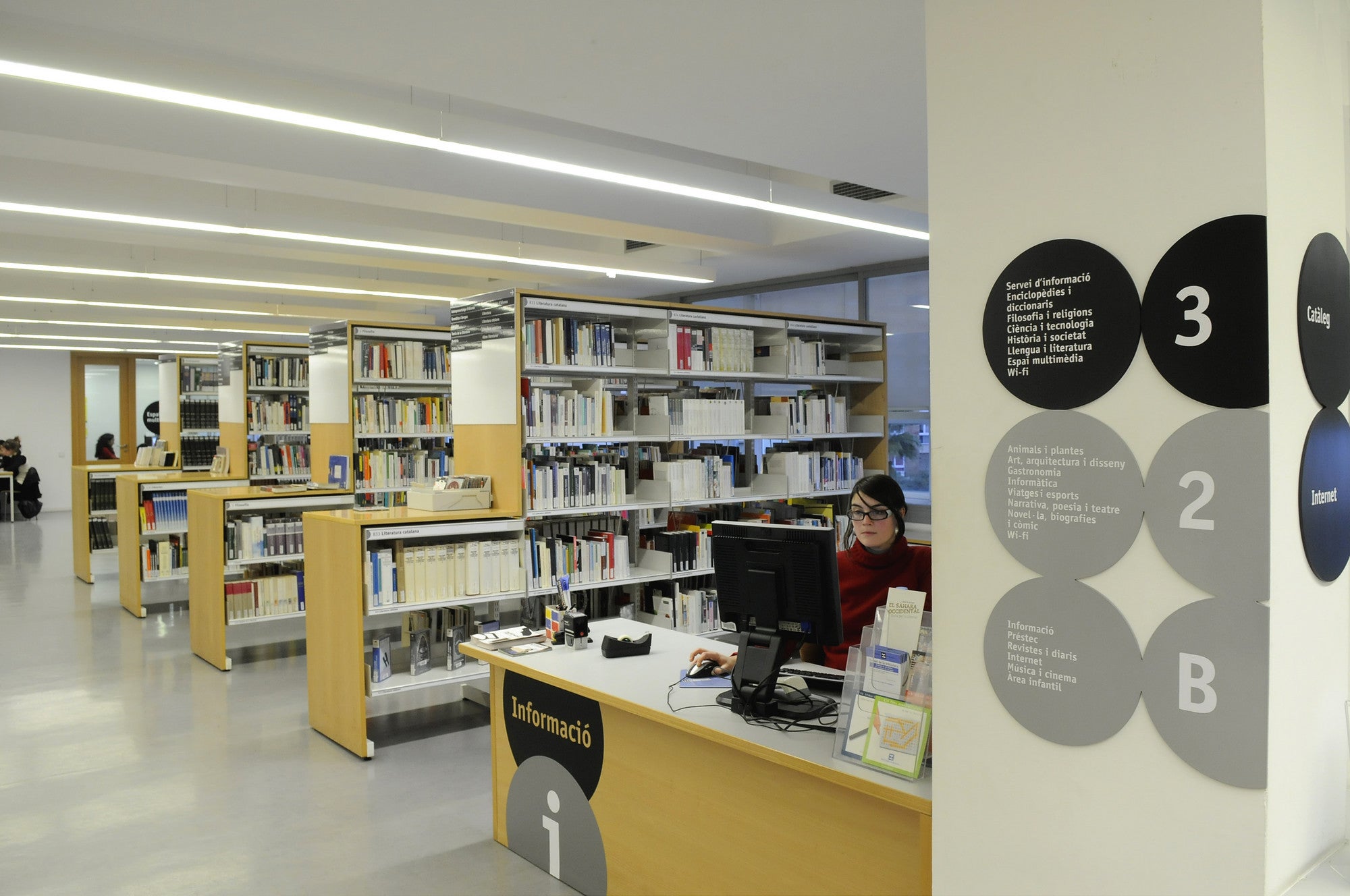 Interior de la Biblioteca Ana María Moix, al Fort Pienc / Ajuntament de Barcelona