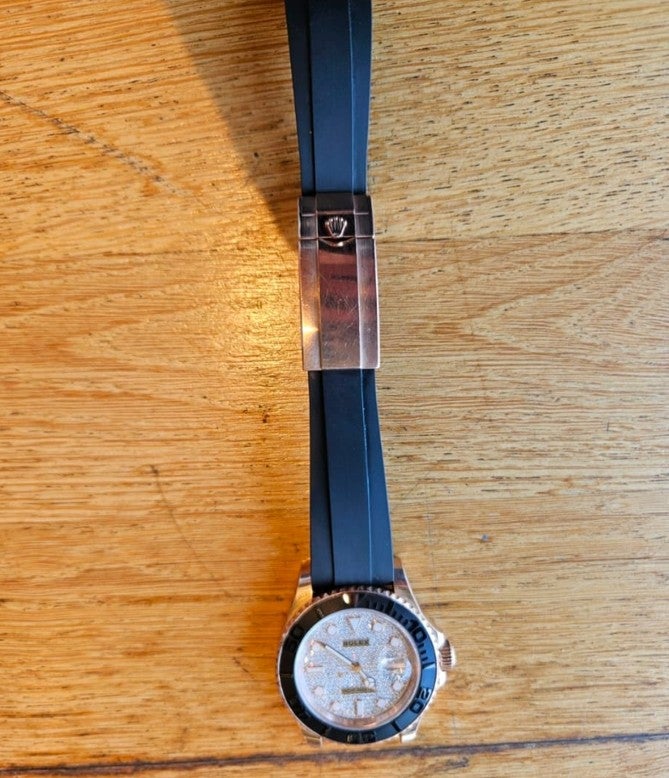 Imagen del reloj robado / GUB