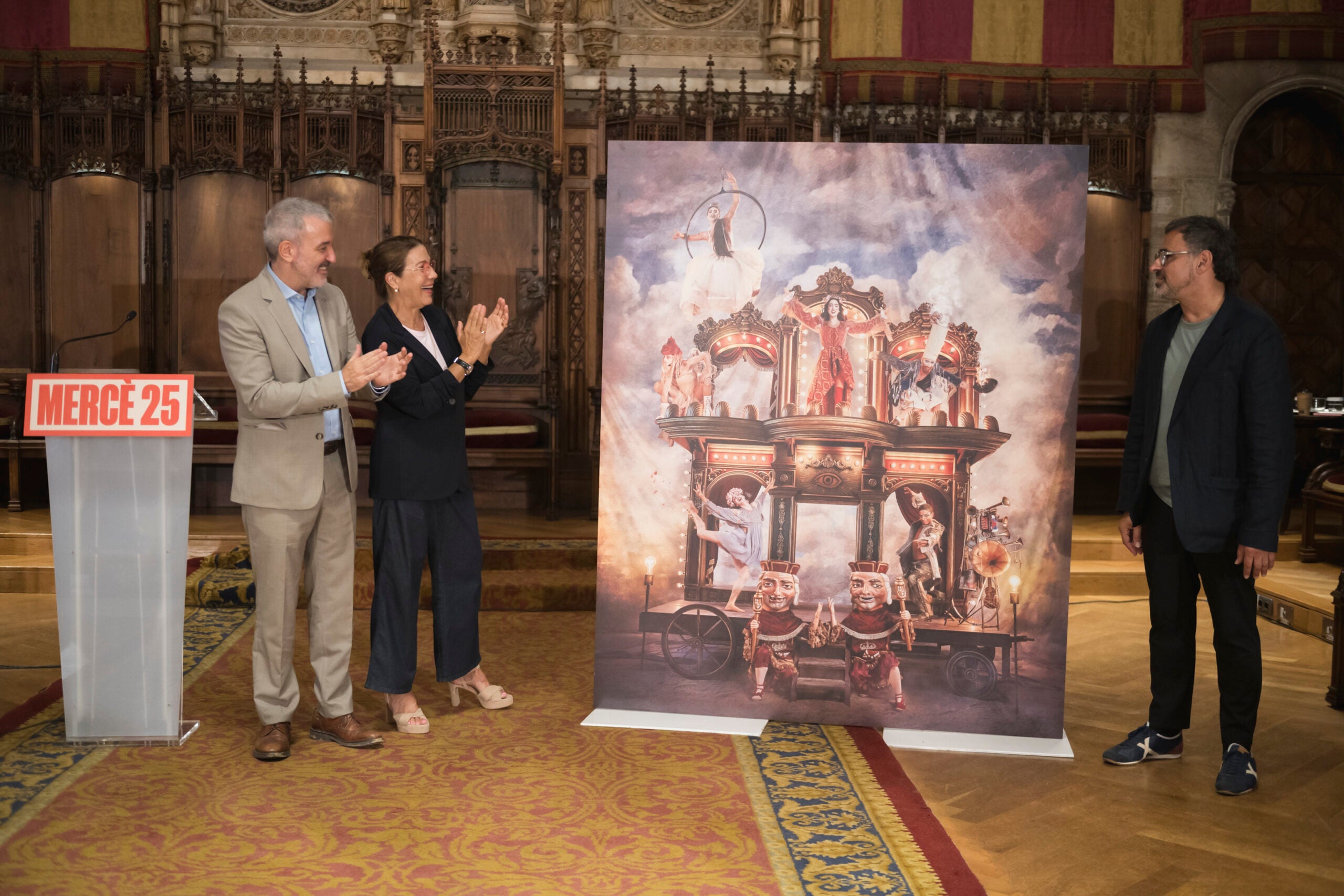 El cartell de la Mercè, amb l'alcalde, Jaume Collboni, la pregonera, Emma Vilarasau, i l'autor, Lluís Danés / Ajuntament de Barcelona