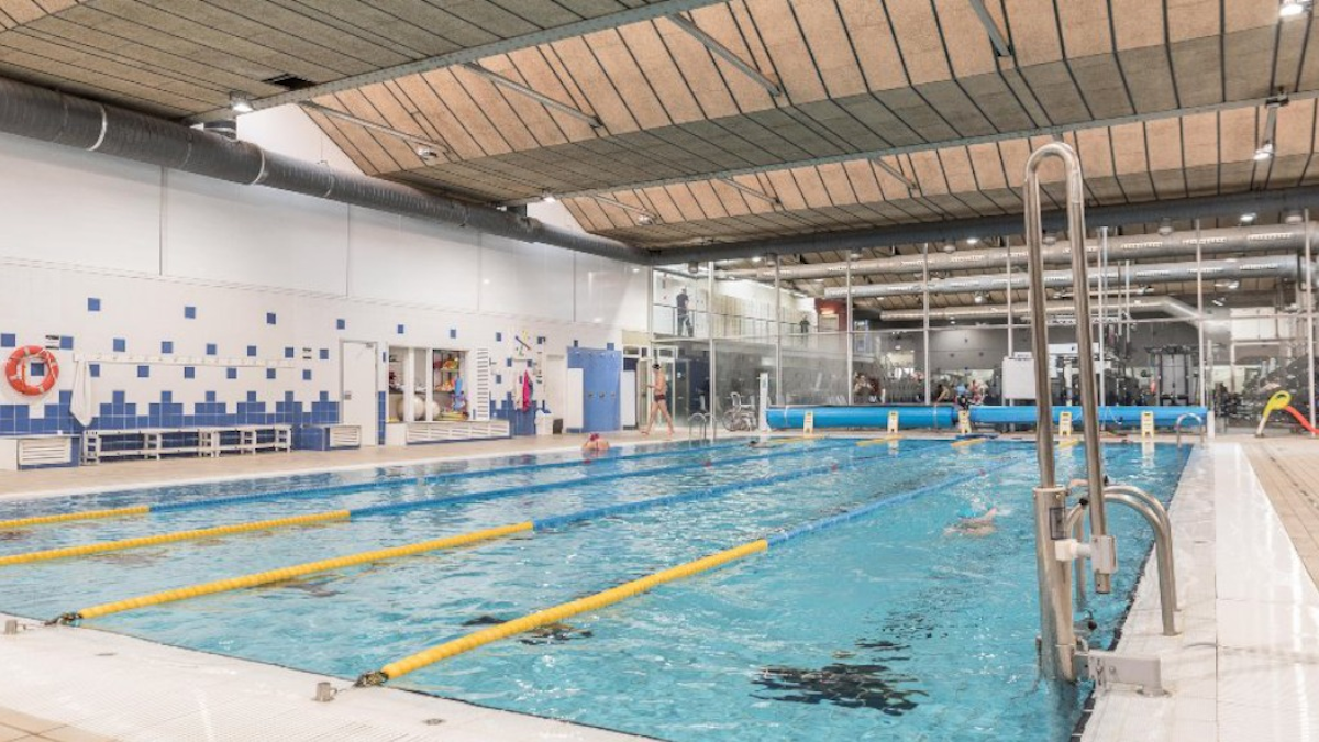 La piscina del CEM Vintró, on suposadament hi ha hagut un nou cas de catalanofòbia / Urban Sports Club