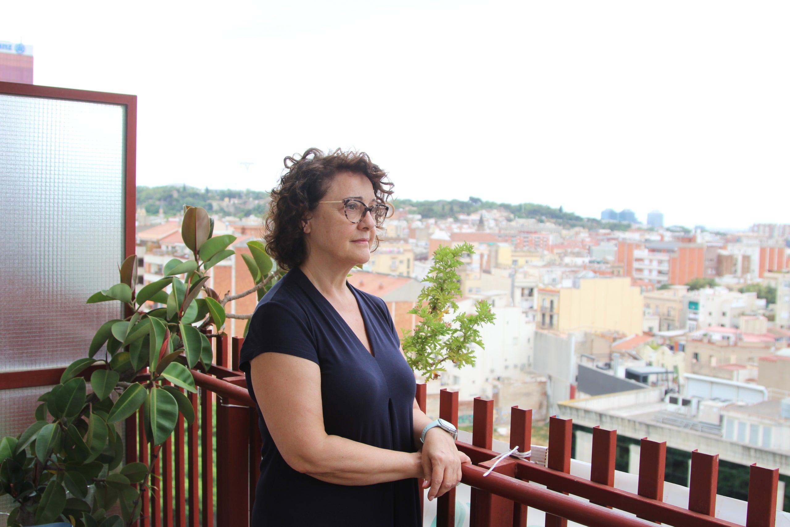 La Mayte M., una de les veïnes del Bloc Tarragona que conviu amb 33 pisos turístics a l'edifici / A.R.
