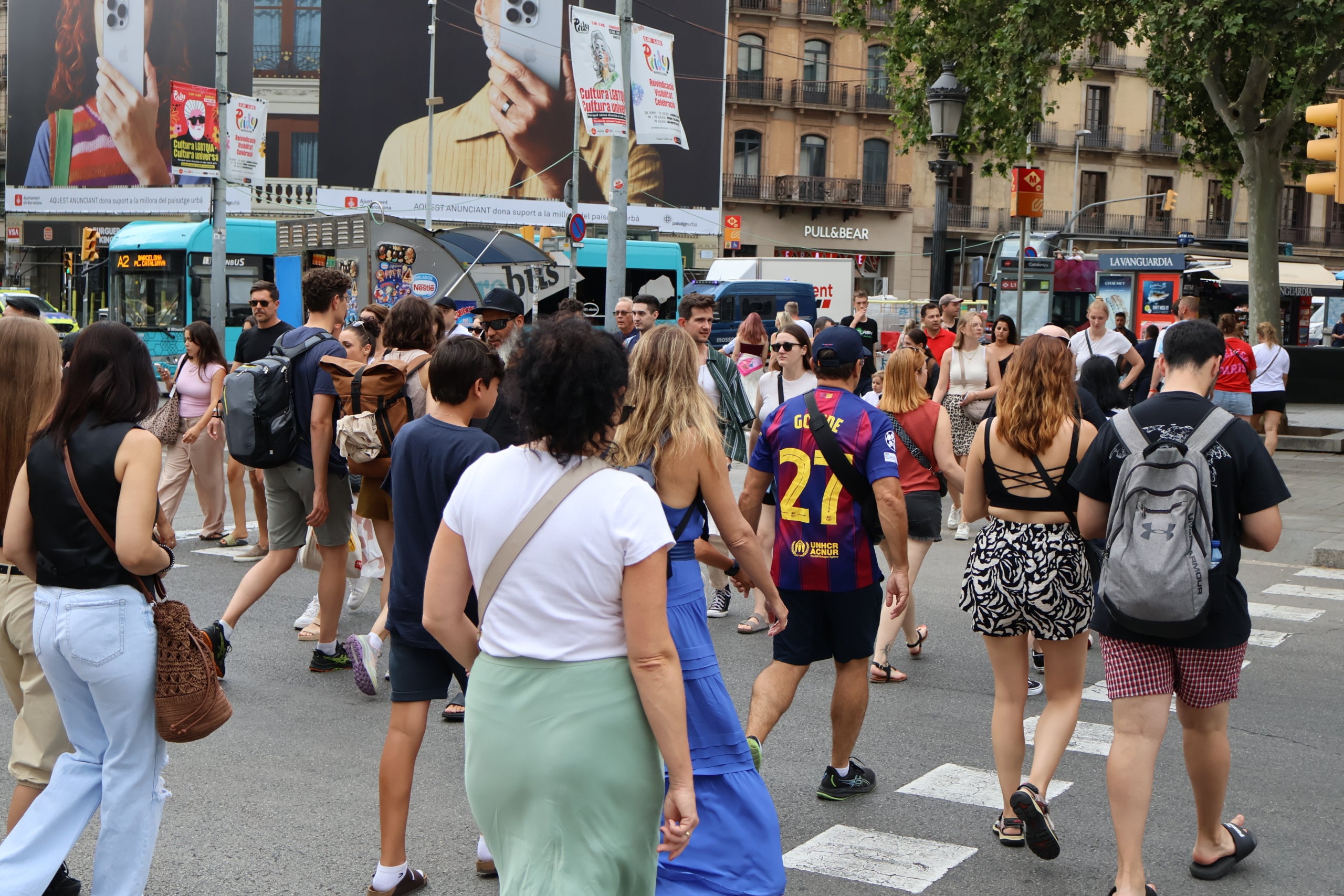 Elevada afluència de turistes pels carrers de Barcelona / Marta Cardenal 