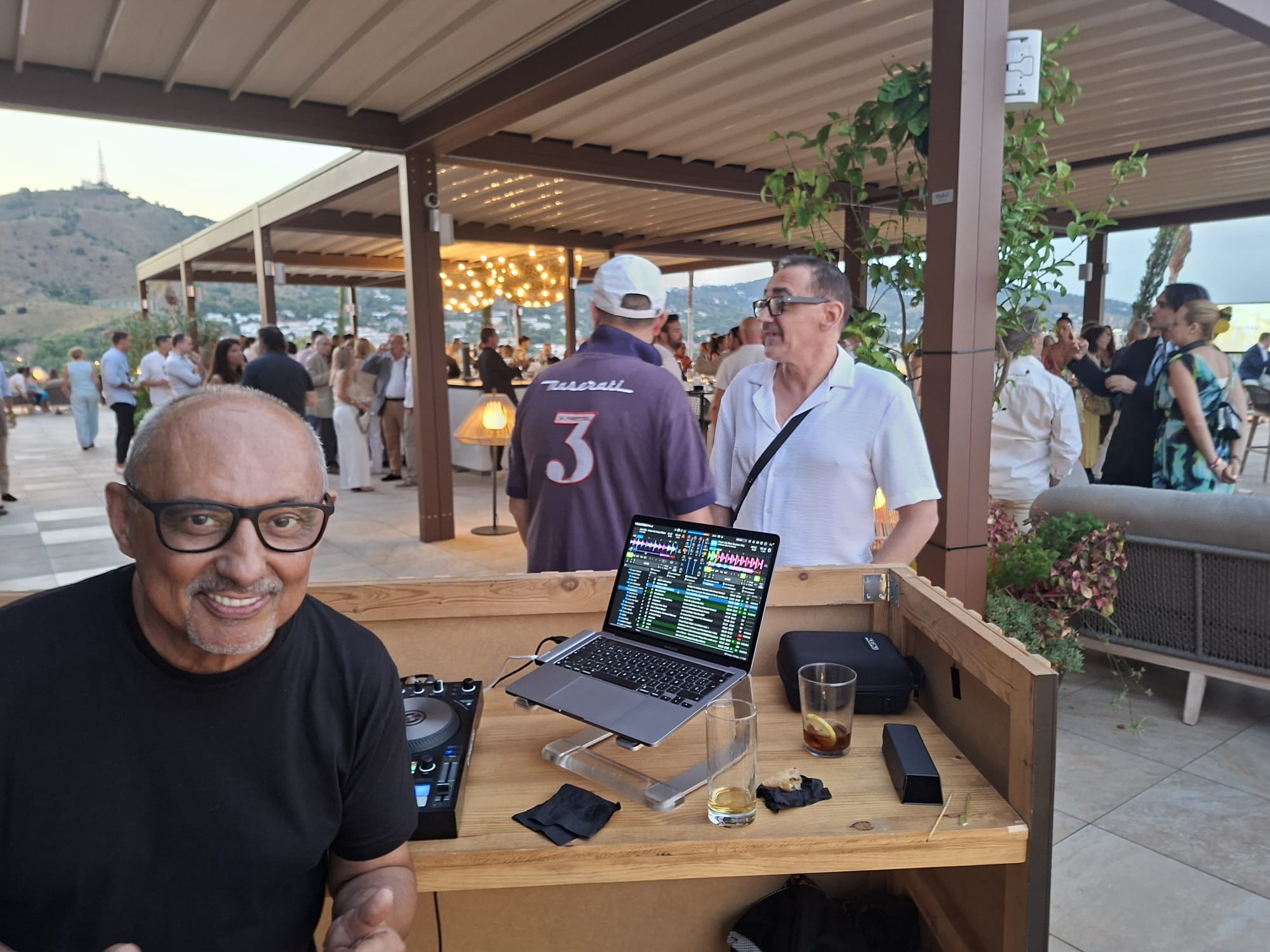 El DJ Raúl Orellana, el dimecres al 'rootop' de l'Hotel Torre Melina Gran Melià / Cedida-Alberto Mejías 
