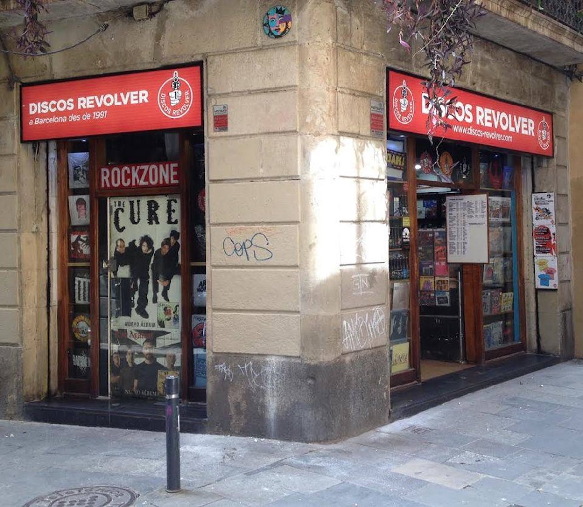 Discos Revolver cerrará las puertas / Revolver