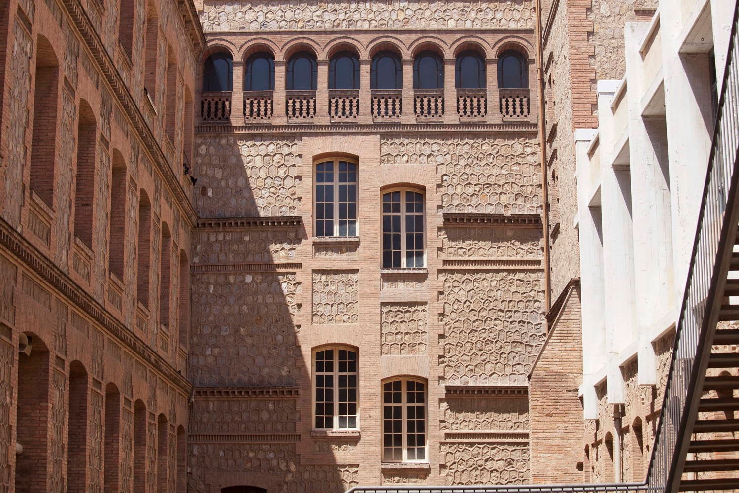 Detalle del recinto de la Escuela Industrial en una imagen de archivo / Eva Guillamet (Diputació de Barcelona)