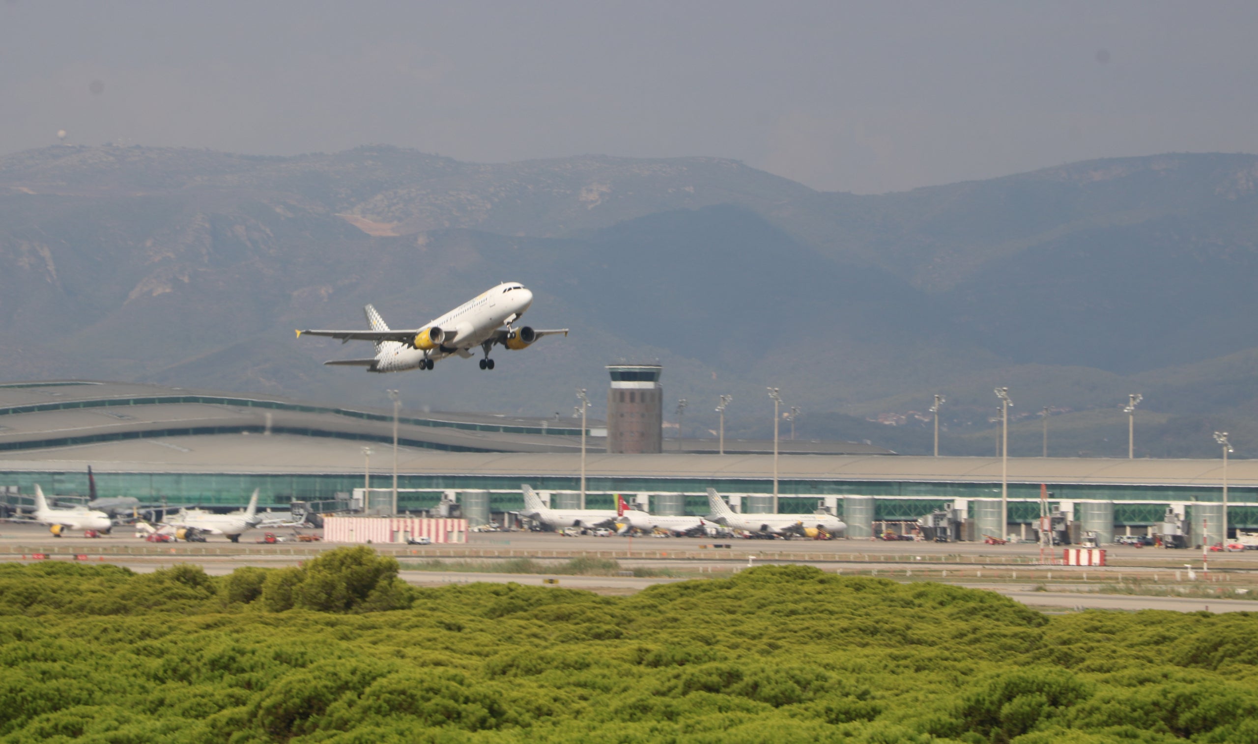 Un avió s'enlaira a l'aeroport del Prat / ACN