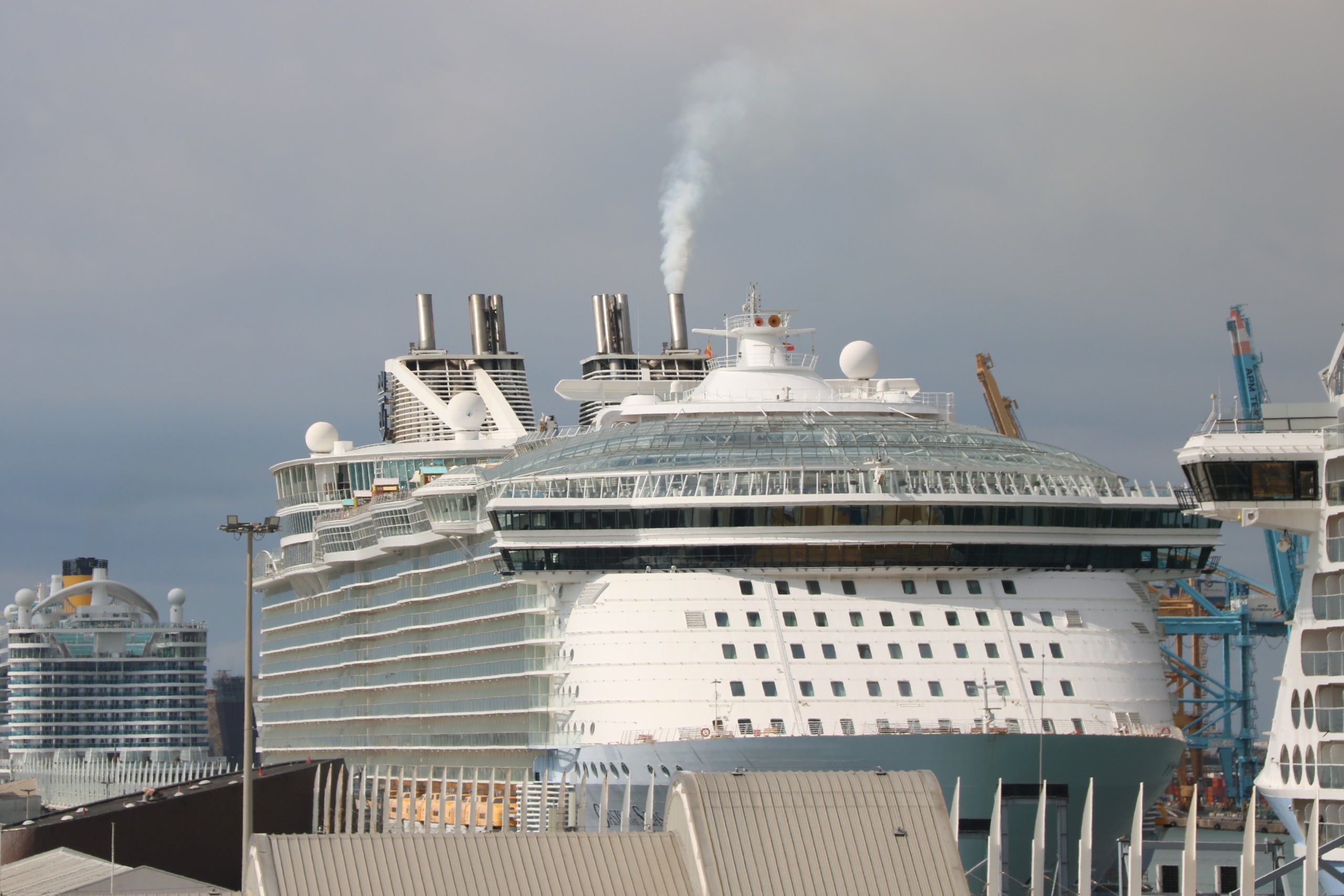 Un creuer atracat al Port de Barcelona, líder europeu del sector / ACN