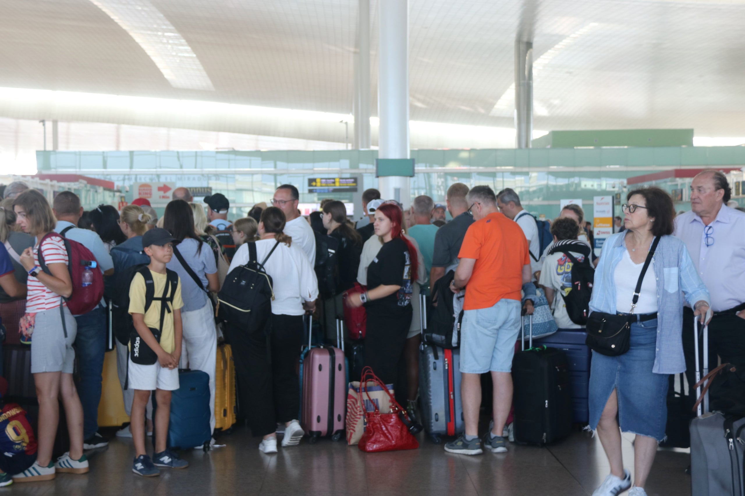 Colas en el aeropuerto de El Prat / ACN