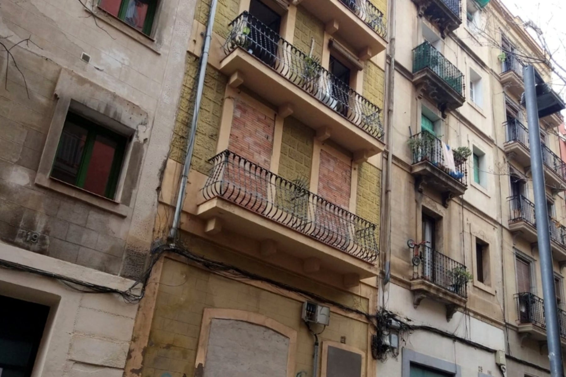 Façana de la finca del passatge Alió, 21, al districte de Gràcia de Barcelona / Ajuntament de Barcelona