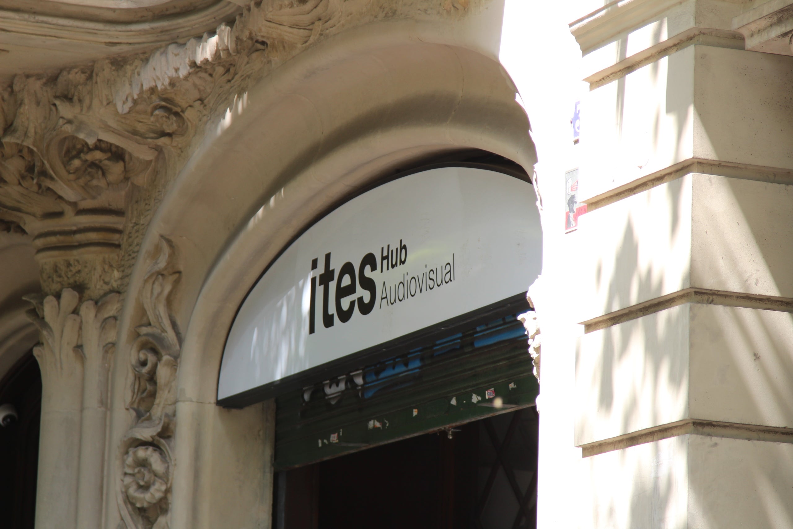 Uno de los espacios del centro de audiovisuales ITES en la calle de Bailèn del Eixample de Barcelona / TOT Barcelona