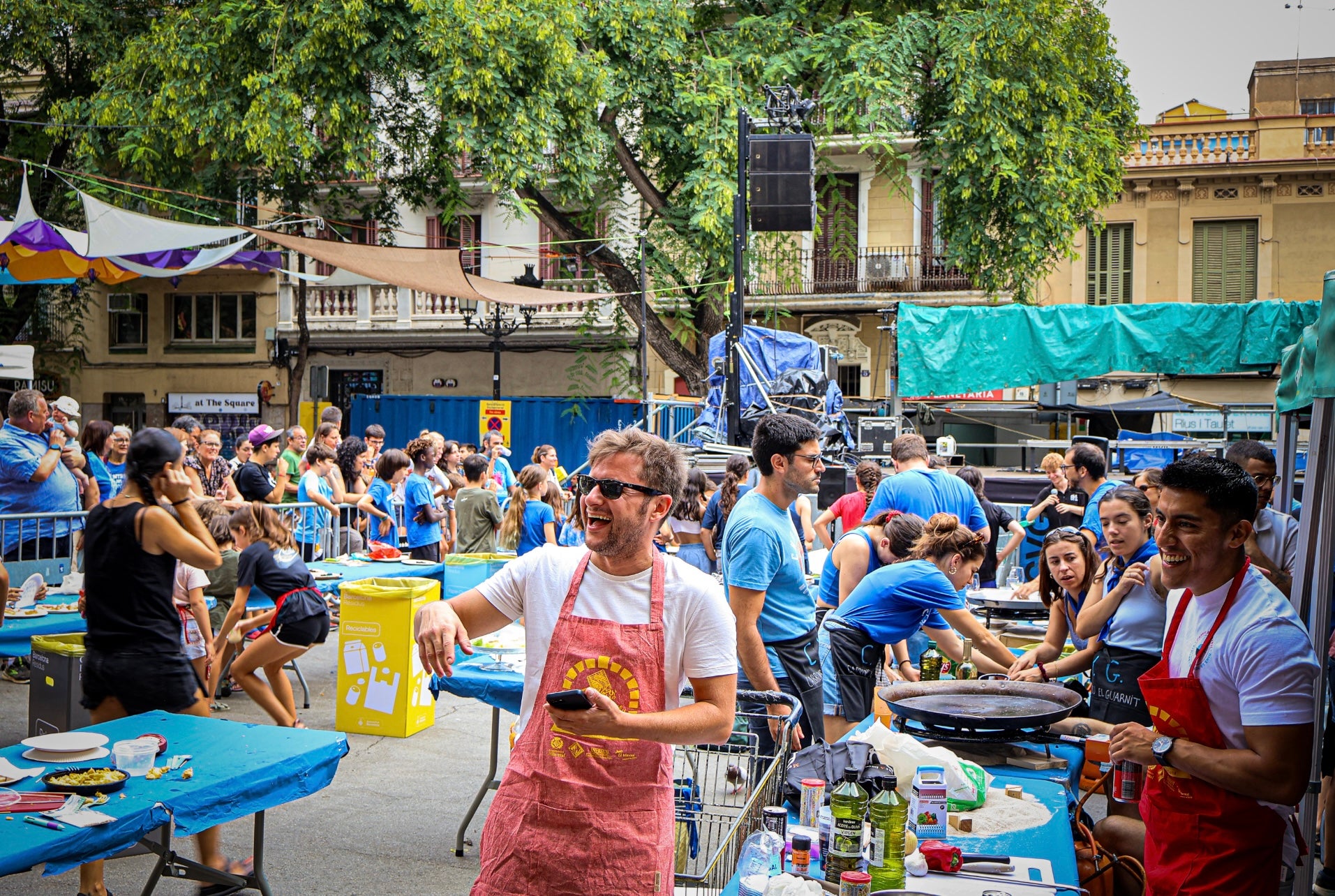 Festa Major de Gràcia. Ambiente festivo y familiar en la plaza de la Vila de Gràcia durante su Fiesta Mayor / Marta Cardenal 