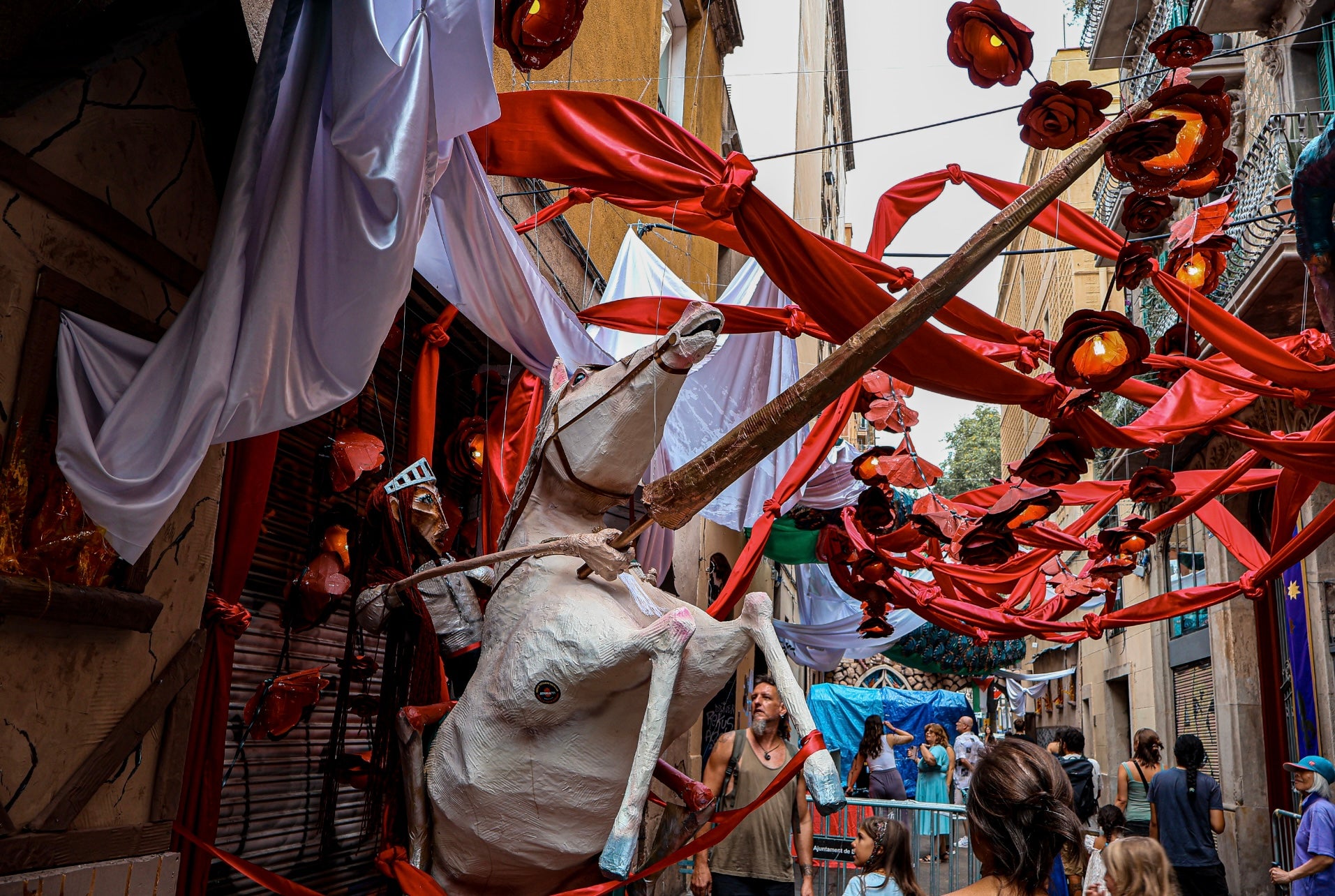 Festa Major de Gràcia. Els carrers guarnits de la Festa Major de Gràcia mostren la creativitat i l’esforç veïnal. / Marta Cardenal