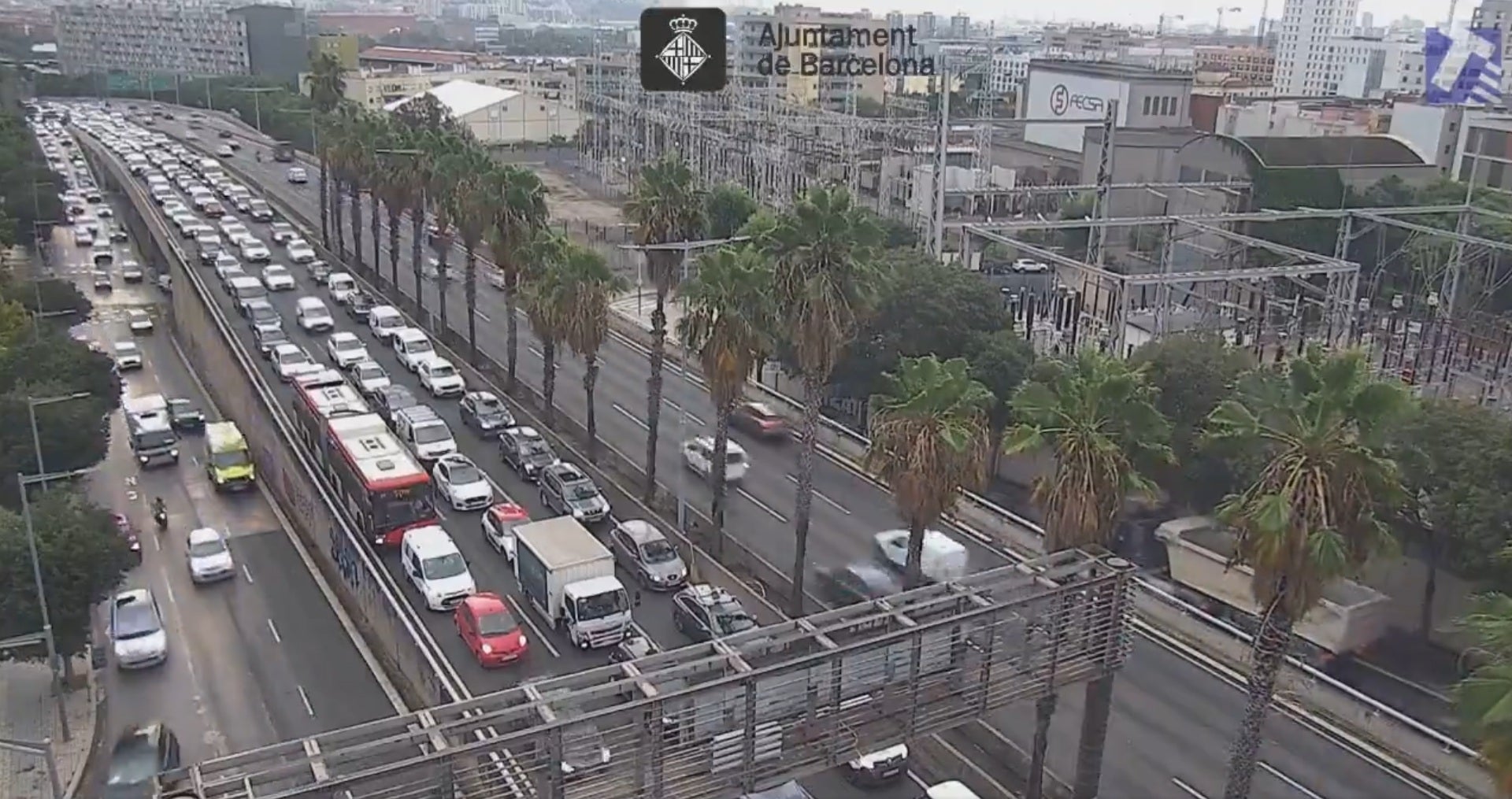 Imatge dels vehicles completament aturats a la ronda | SCT