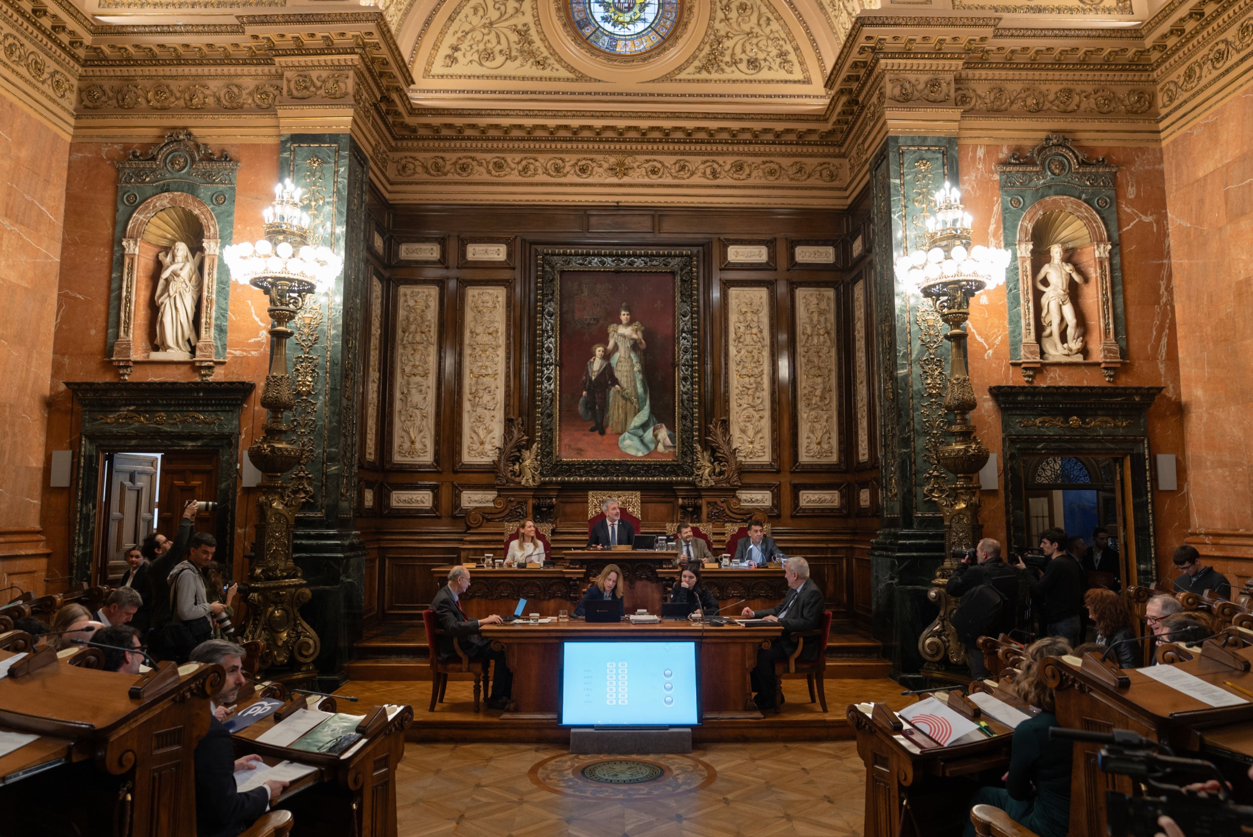 La bancada de l'oposició amb Jaume Collboni a la cadira d'alcalde en un plenari de Barcelona | Ajuntament 