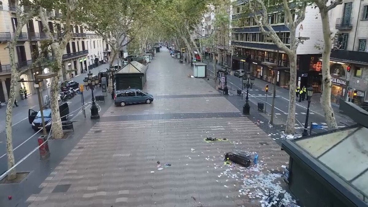 Imatge de la Rambla després de l'atemptat del 17-A, que apareix a la minisèrie de TV3 '3 dies d'agost / Cedida per TV3 a l'ACN 