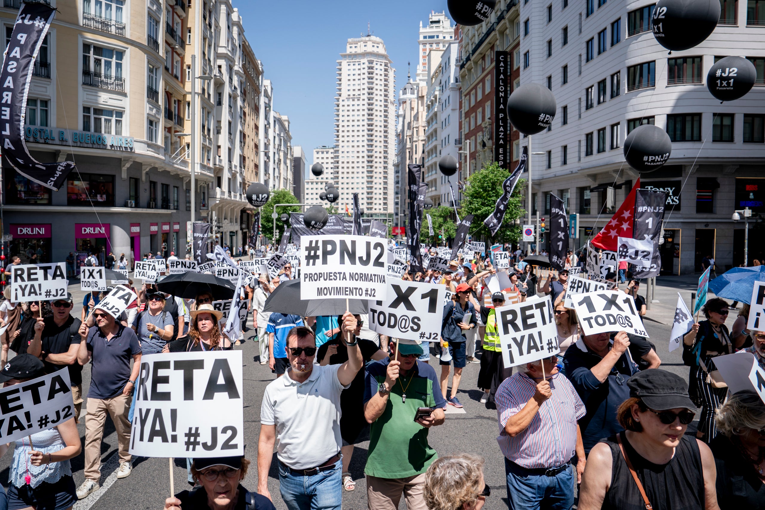 Una de les manifestacions dels diferents col·lectius afectats per les pensions, com els arquitectes i els advocats, que va tenir lloc a Madrid fa uns mesos / A. Pérez Meca (Europa Press)