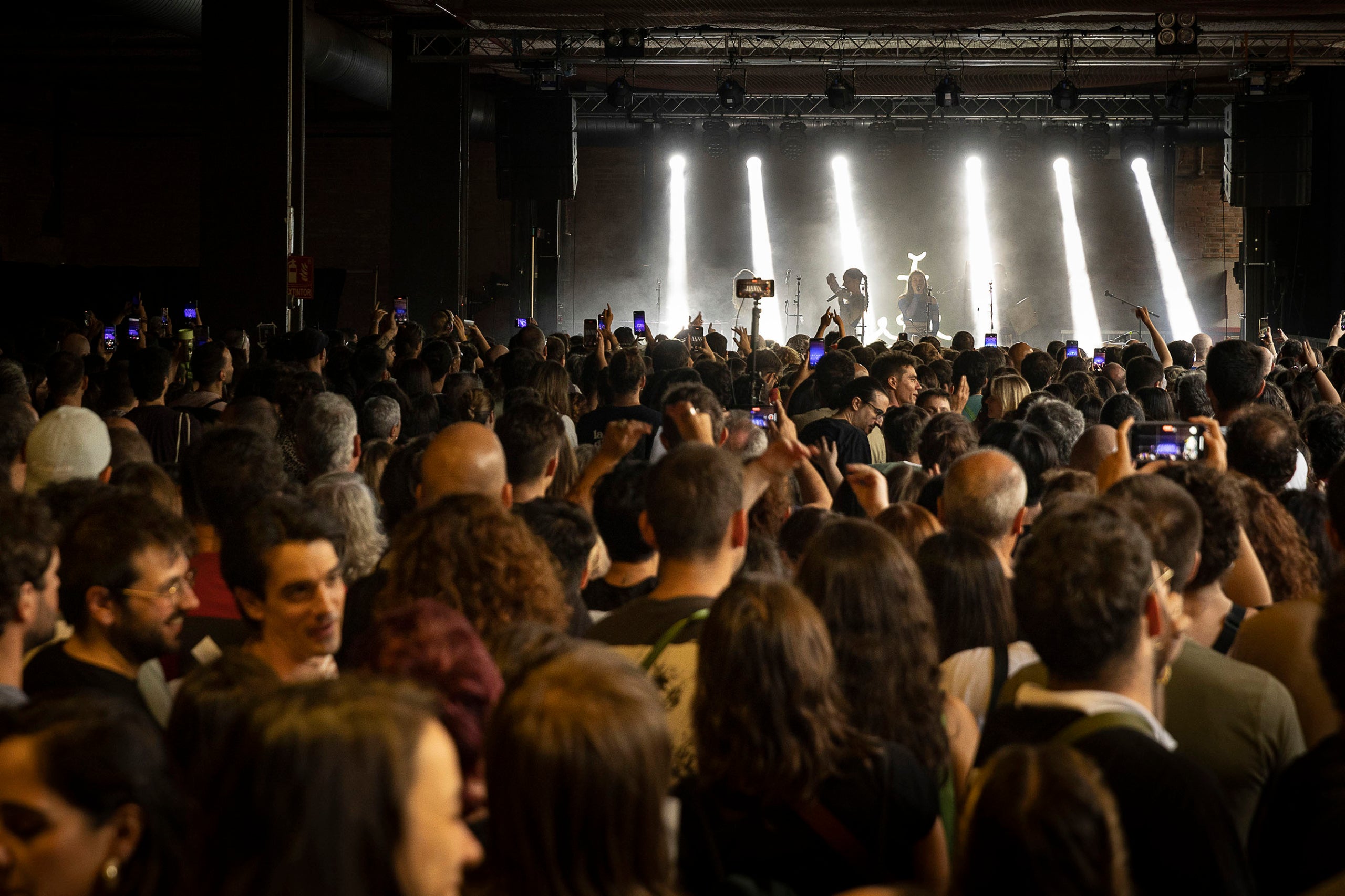 Concerts de la Mercè a l'Antiga fàbrica Damm.
Concert de Fillas de Casandra.
27.09.2025, Barcelona
foto: Jordi Play