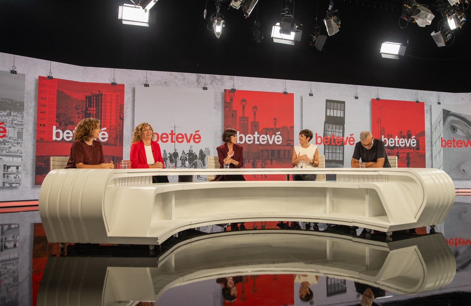 Georgina Ferri, directora de Betevé, ha conducido el acto de presentación de la programación de Betevé | Betevé