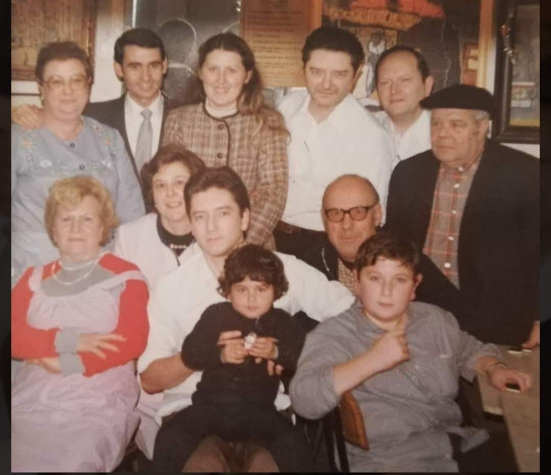 Imagen antigua del Mundial Bar, un establecimiento centenario del barrio de Sant Pere, Santa Caterina i la Ribera que ha reabierto después de cuatro años cerrado / Grup Confiteria