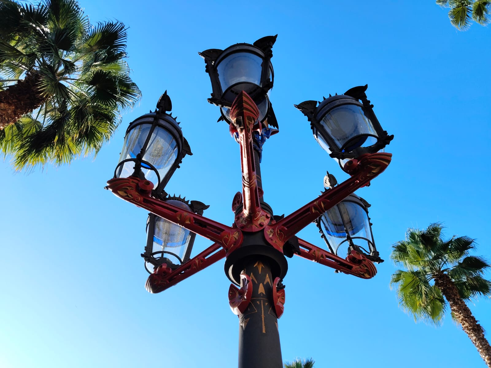 Els fanals de Gaudí a la plaça Reial | Gabriel González