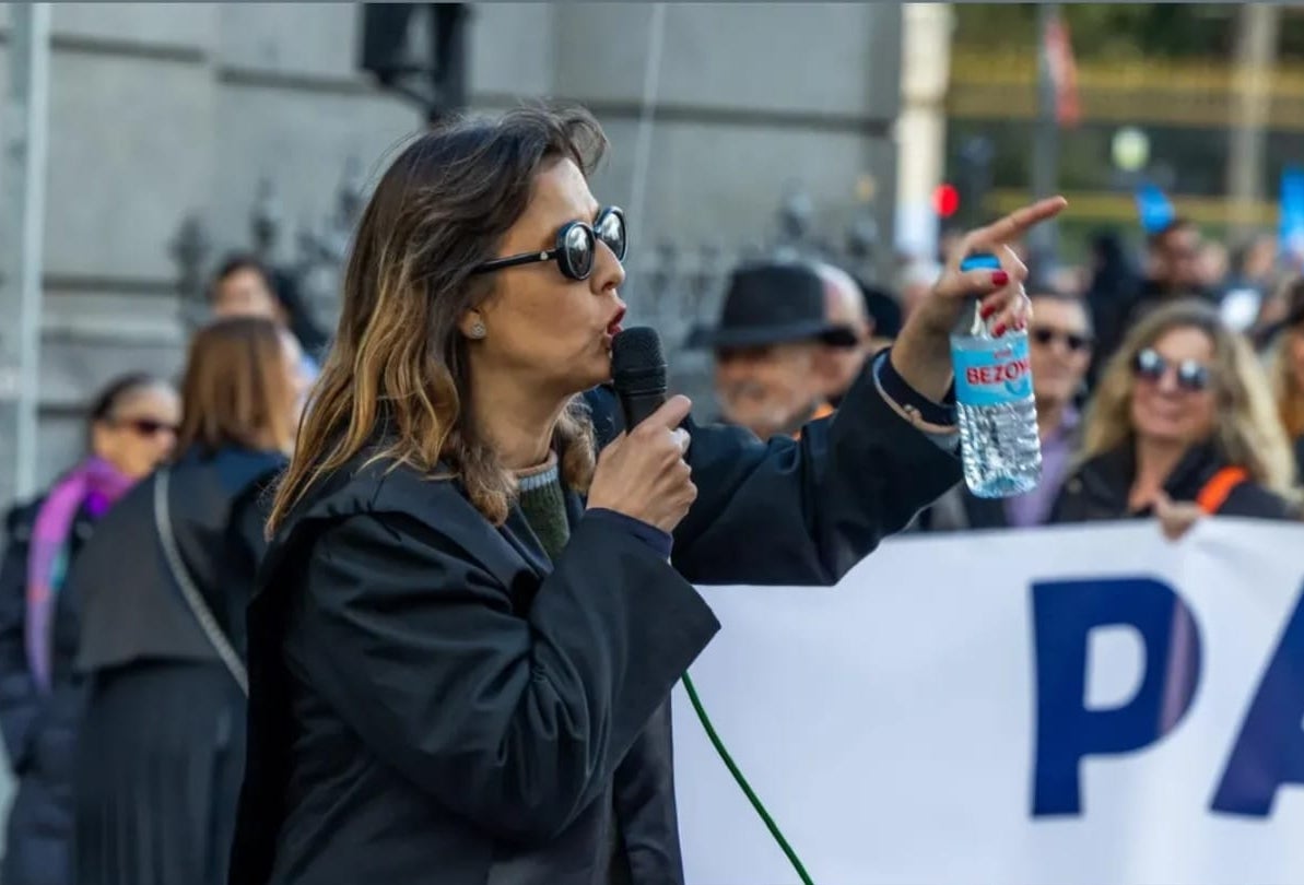L'advocada Isabel Rabell durant una de les manifestacions dels diferents col·lectius afectats per les pensions que va tenir lloc a Madrid fa uns mesos / Cedida
