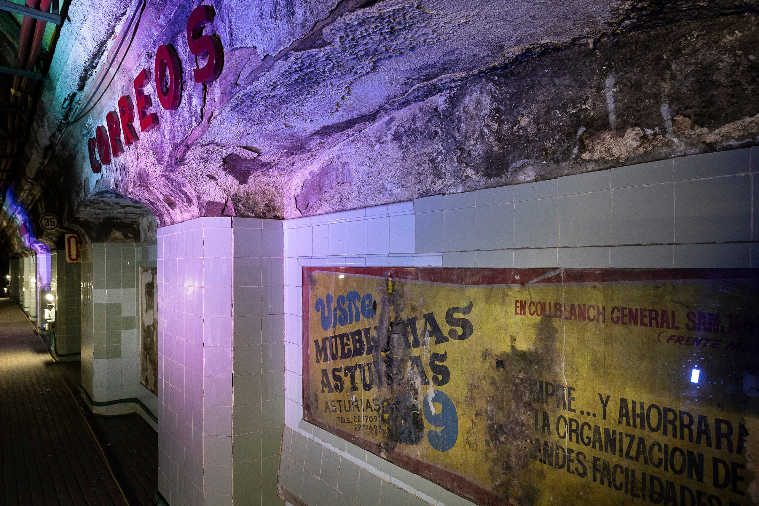 estació fantasma, publicitat