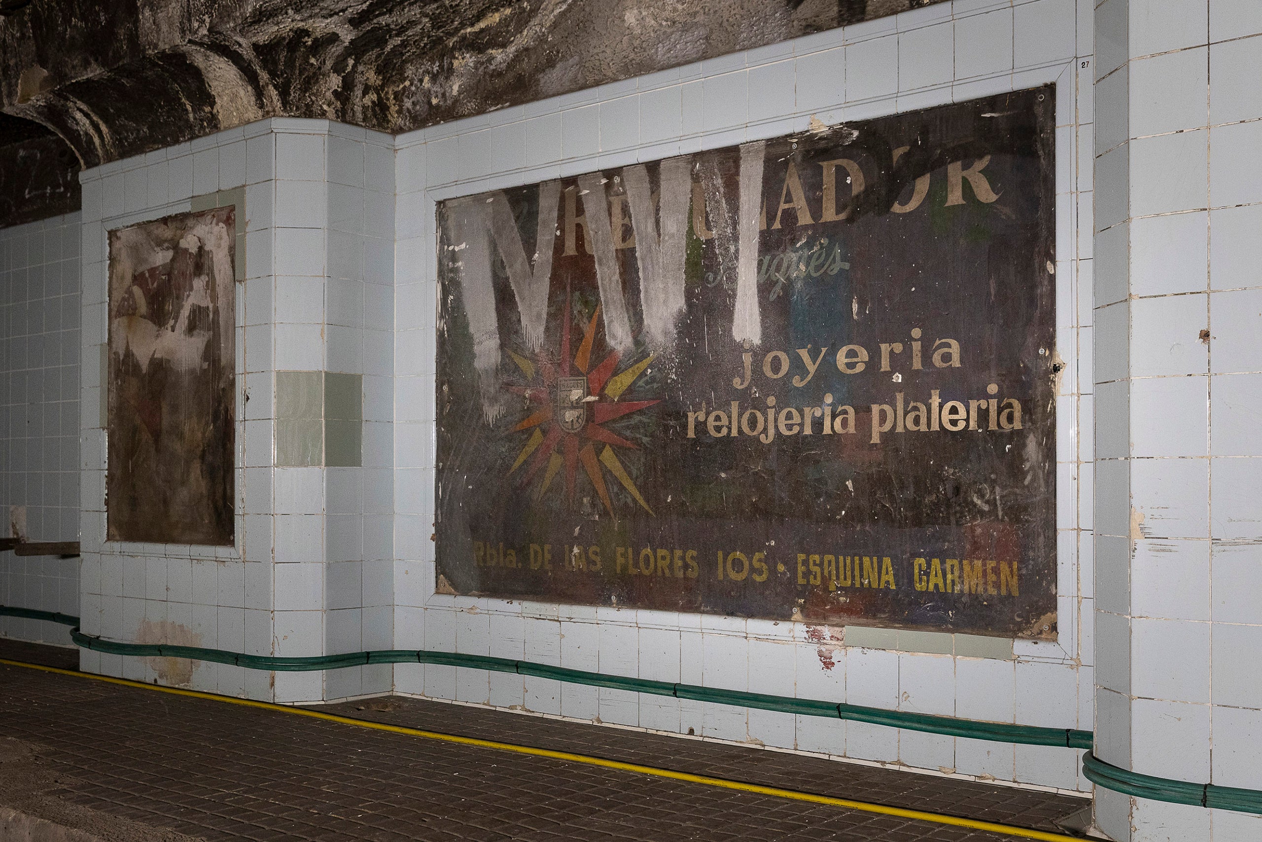 estació fantasma, publicitat