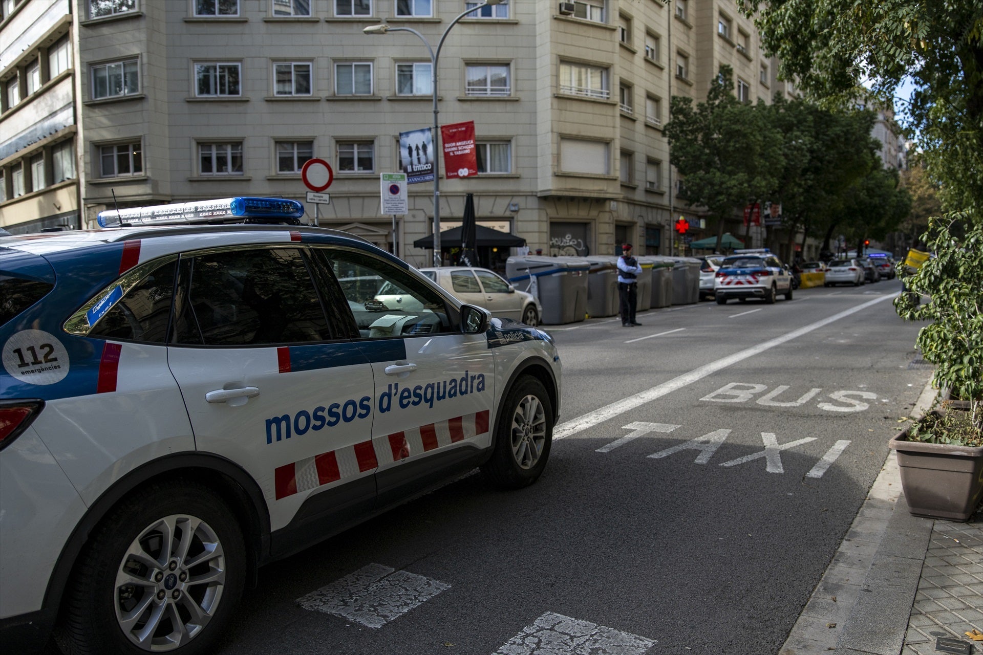 Agents dels Mossos a la cruïlla de Casanova amb avinguda Roma, a l'Eixample / Europa Press