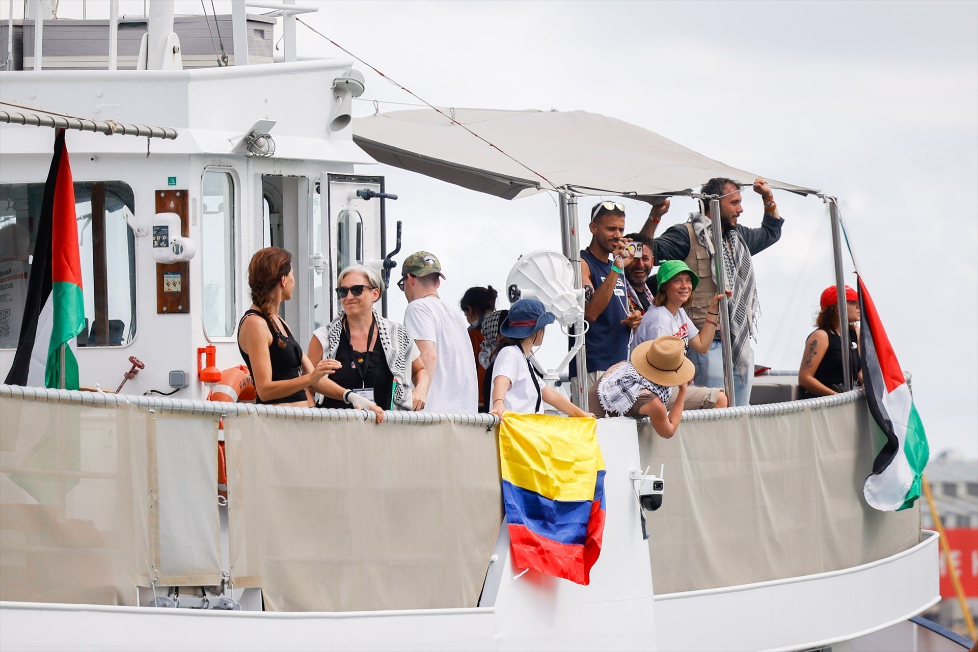 L'exalcaldessa de Barcelona, Ada Colau, en un dels vaixells de la Flotilla que va salpar de Barcelona / Europa Press
