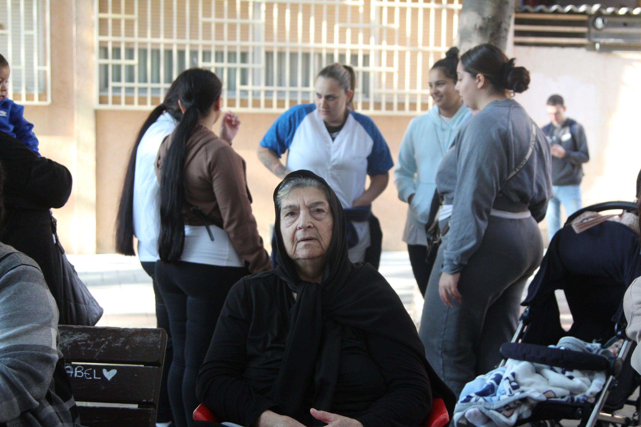 Concentració per evitar el desnonament de la Josefa, vídua de 72 anys sense recursos, al barri del Besòs / A.R.