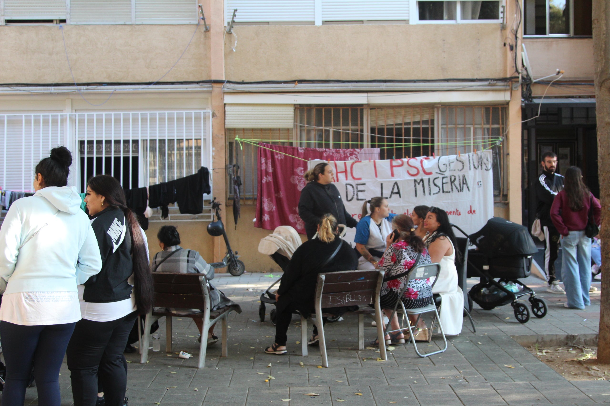 Concentració per evitar el desnonament de la Josefa, vídua de 72 anys sense recursos, al barri del Besòs / A.R.