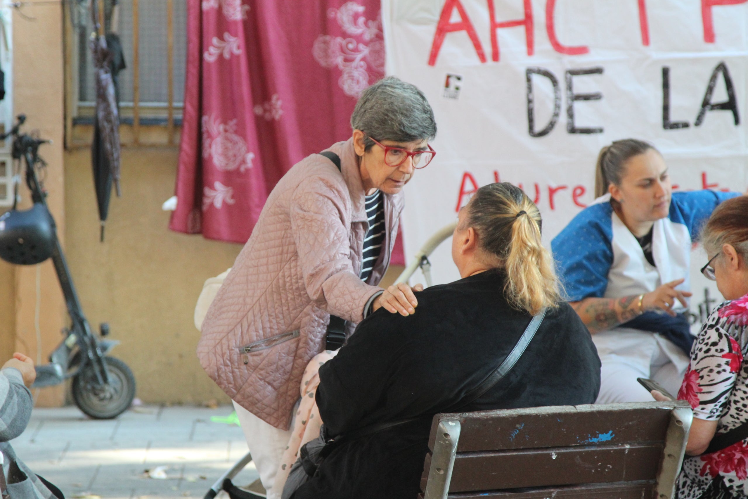 Concentració per evitar el desnonament de la Josefa, vídua de 72 anys sense recursos, al barri del Besòs / A.R.