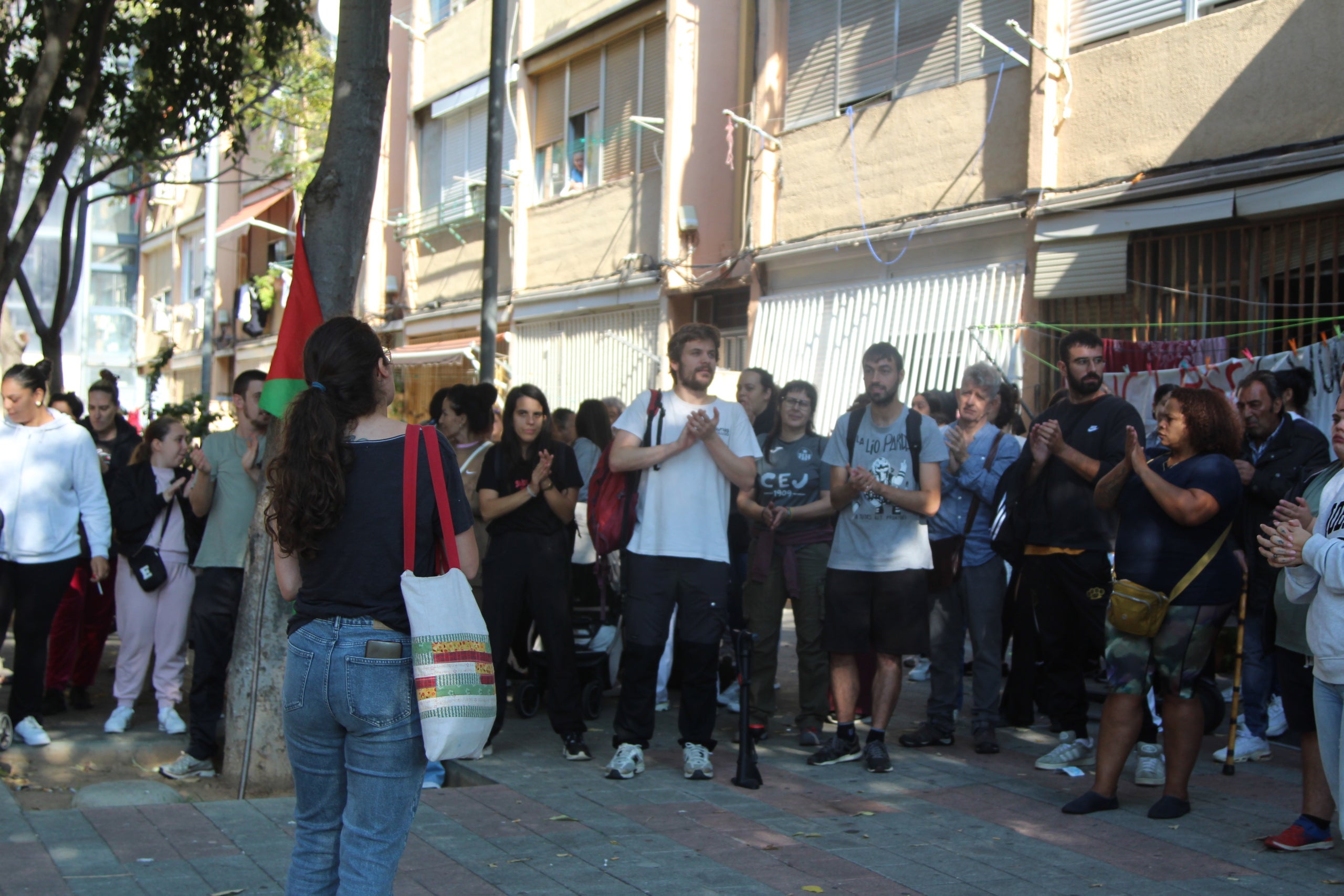 Concentració per evitar el desnonament de la Josefa, vídua de 72 anys sense recursos, al barri del Besòs / A.R.