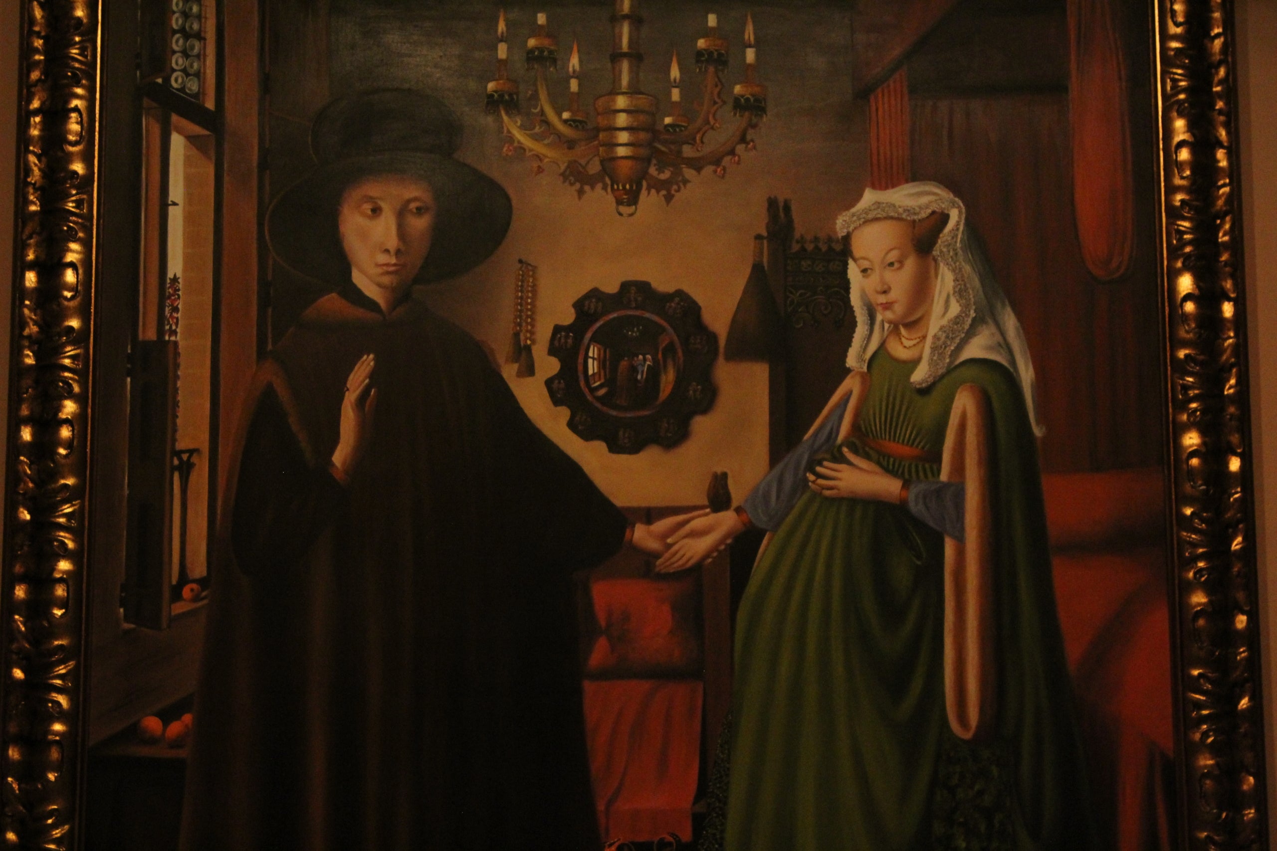 Antonio Daza, vecino de Les Corts de 82 años, ha convertido su casa en un museo donde expone sus obras, mayoritariamente reproducciones de los grandes clásicos de la pintura / A.R.