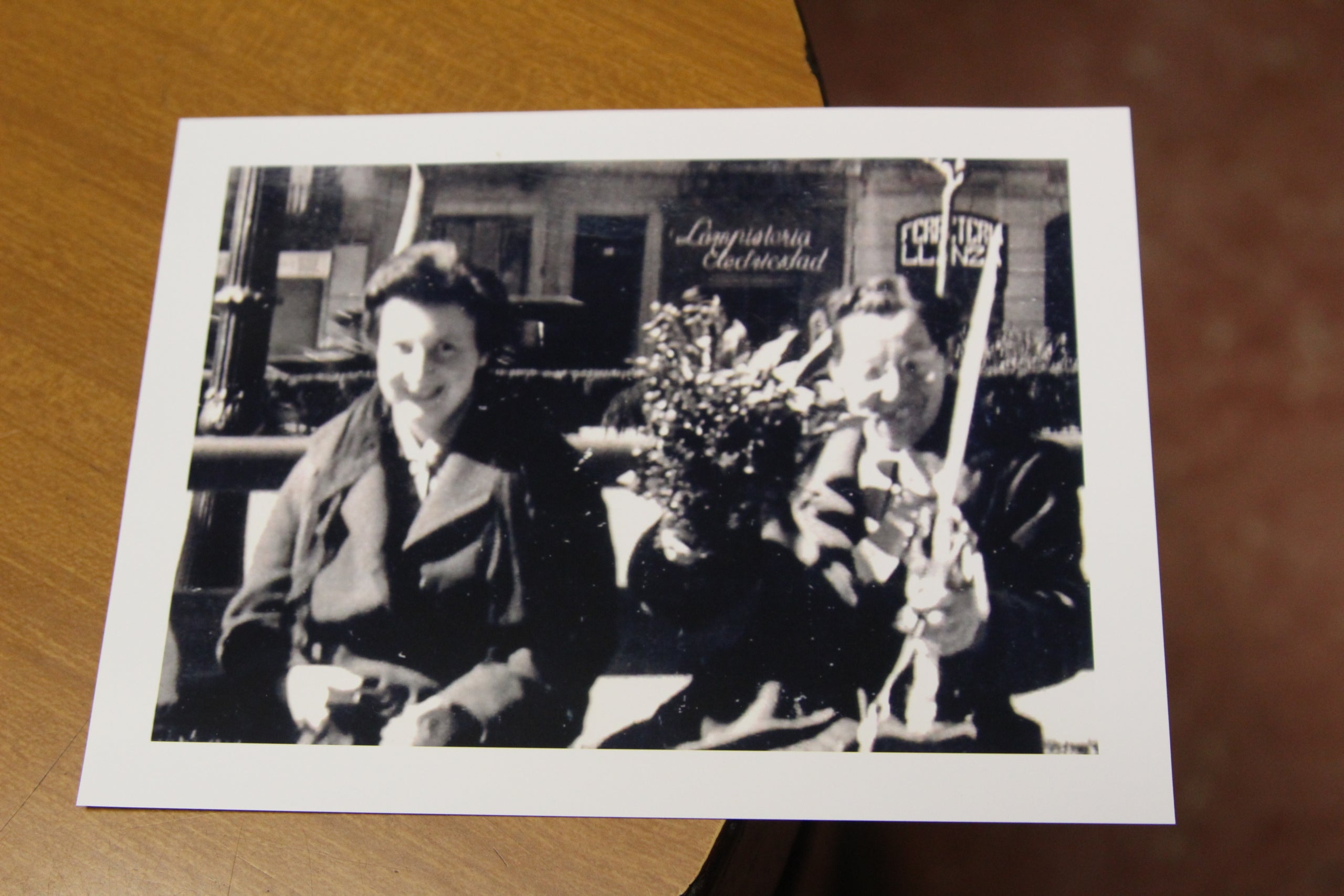 Fotografia antiga que un veí va portar als responsables de la Lampisteria Sáez del passeig de Sant Joan / A.R.