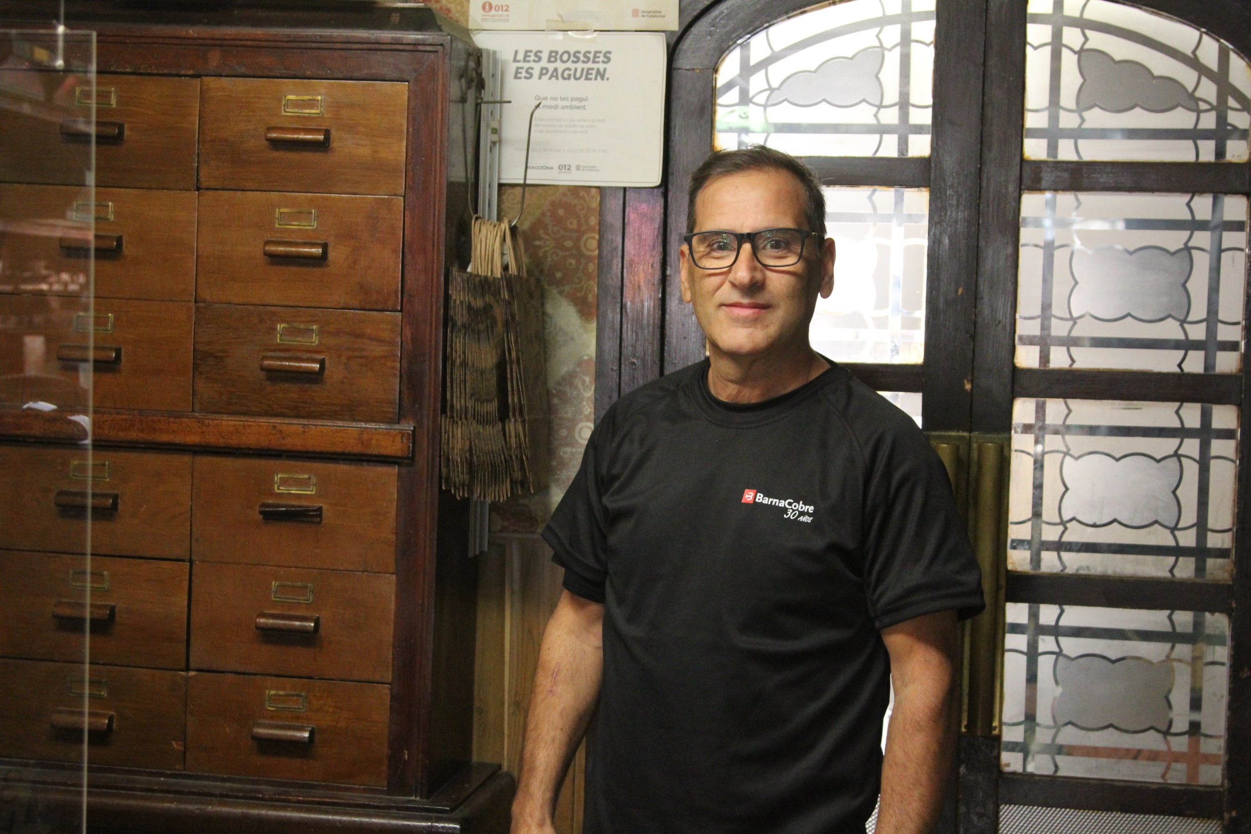 Antonio Sáez, un dels dos responsables de la Lampisteria Sáez del passeig de Sant Joan de Barcelona / A.R.