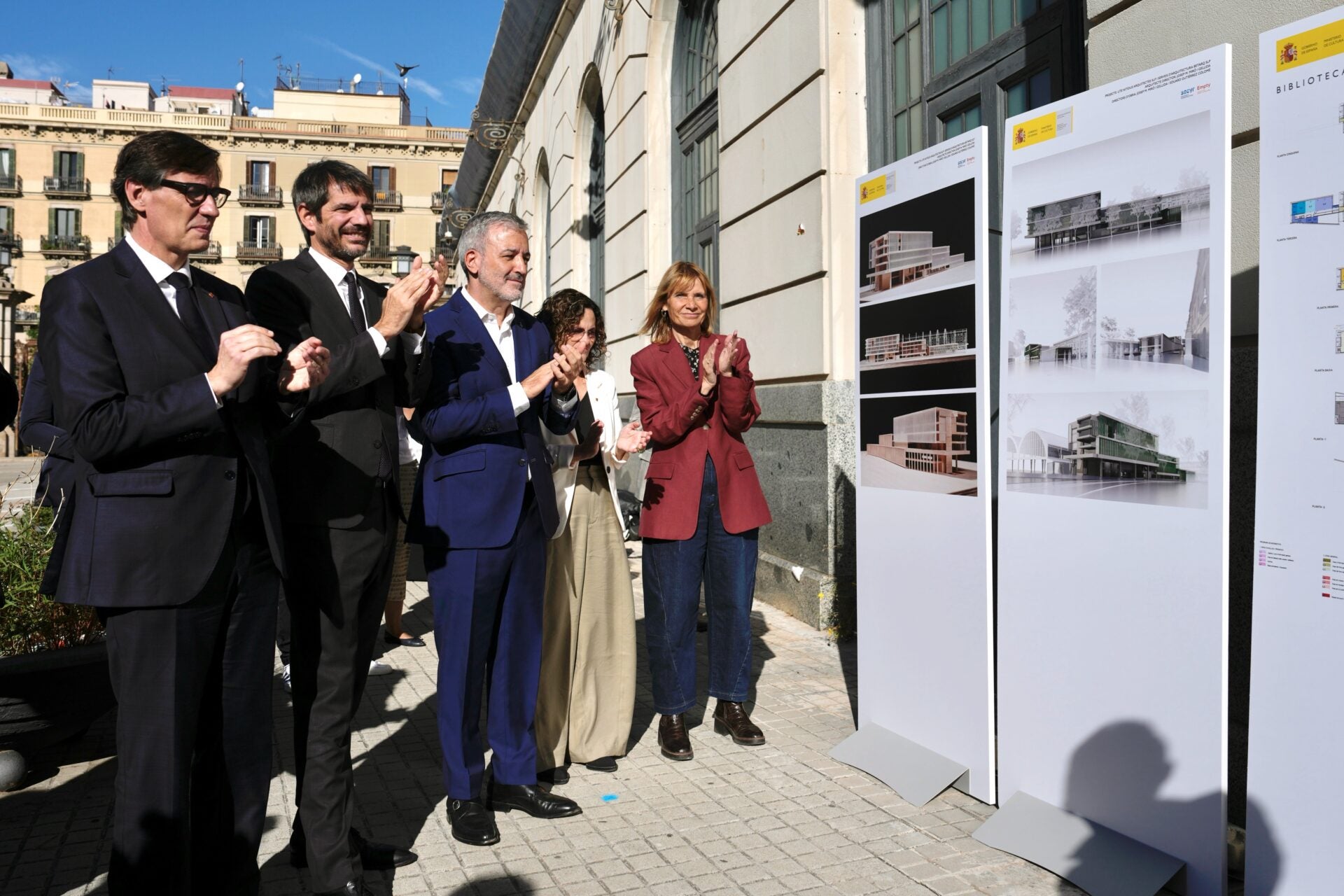 Salvador Illa, Ernest Urtasun, Jaume Collboni. i Lluïsa Moret a la presentació de la Biblioteca Pública de l'Estat / Ajuntament 