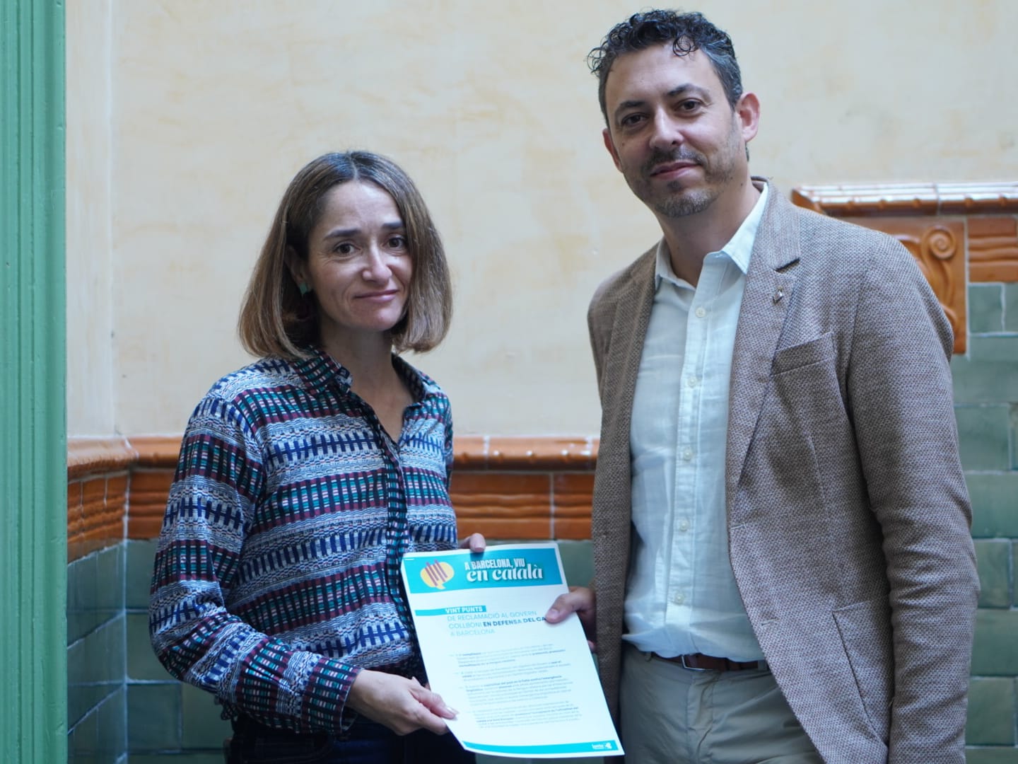 La comisionada para el Uso Social del Catalán, Marta Salicrú, y el concejal de Junts Joan Rodríguez / Junts