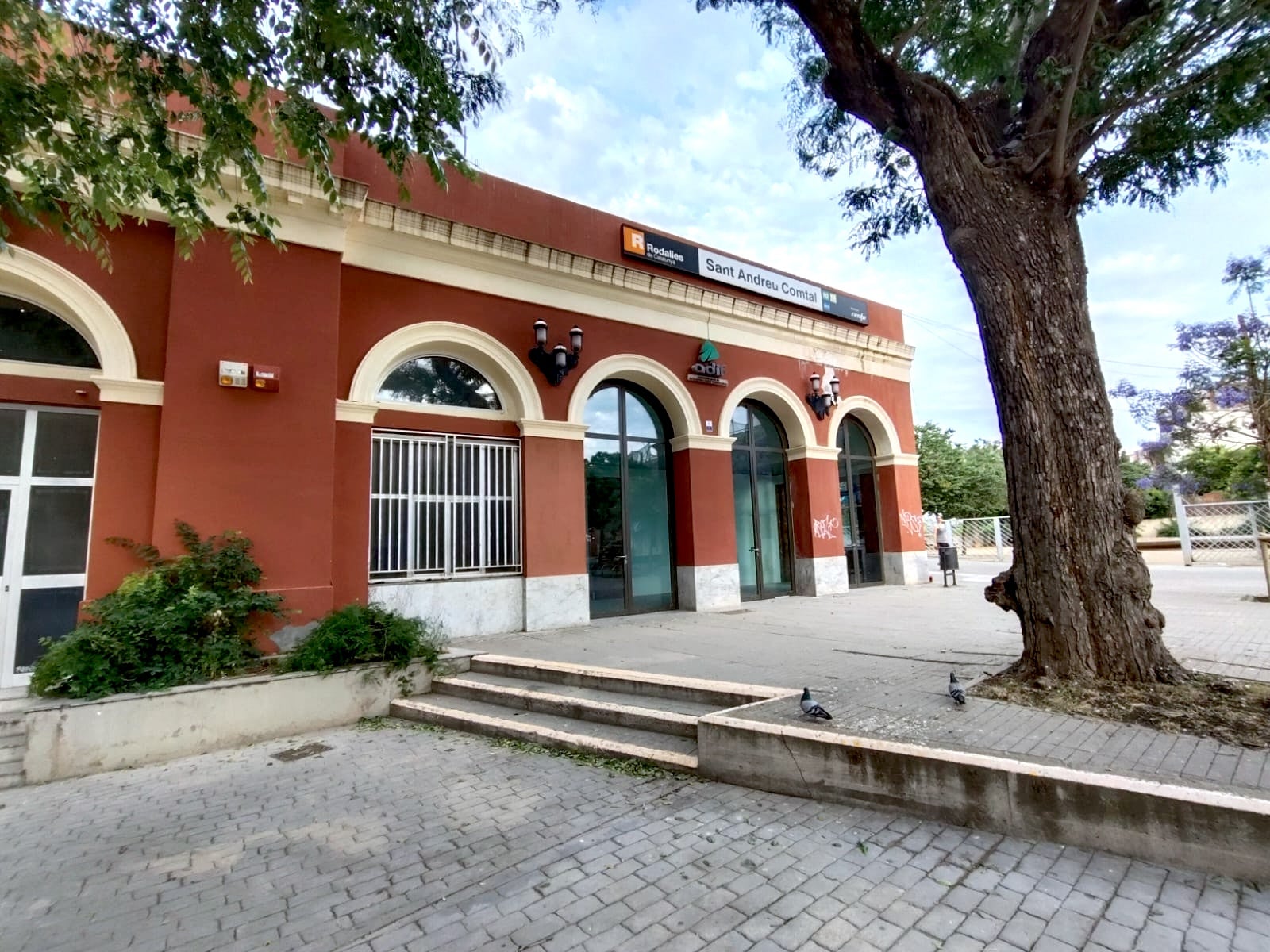 L'antiga estació de Sant Andreu, que ara acollirà els gegants del barri | Gabriel González