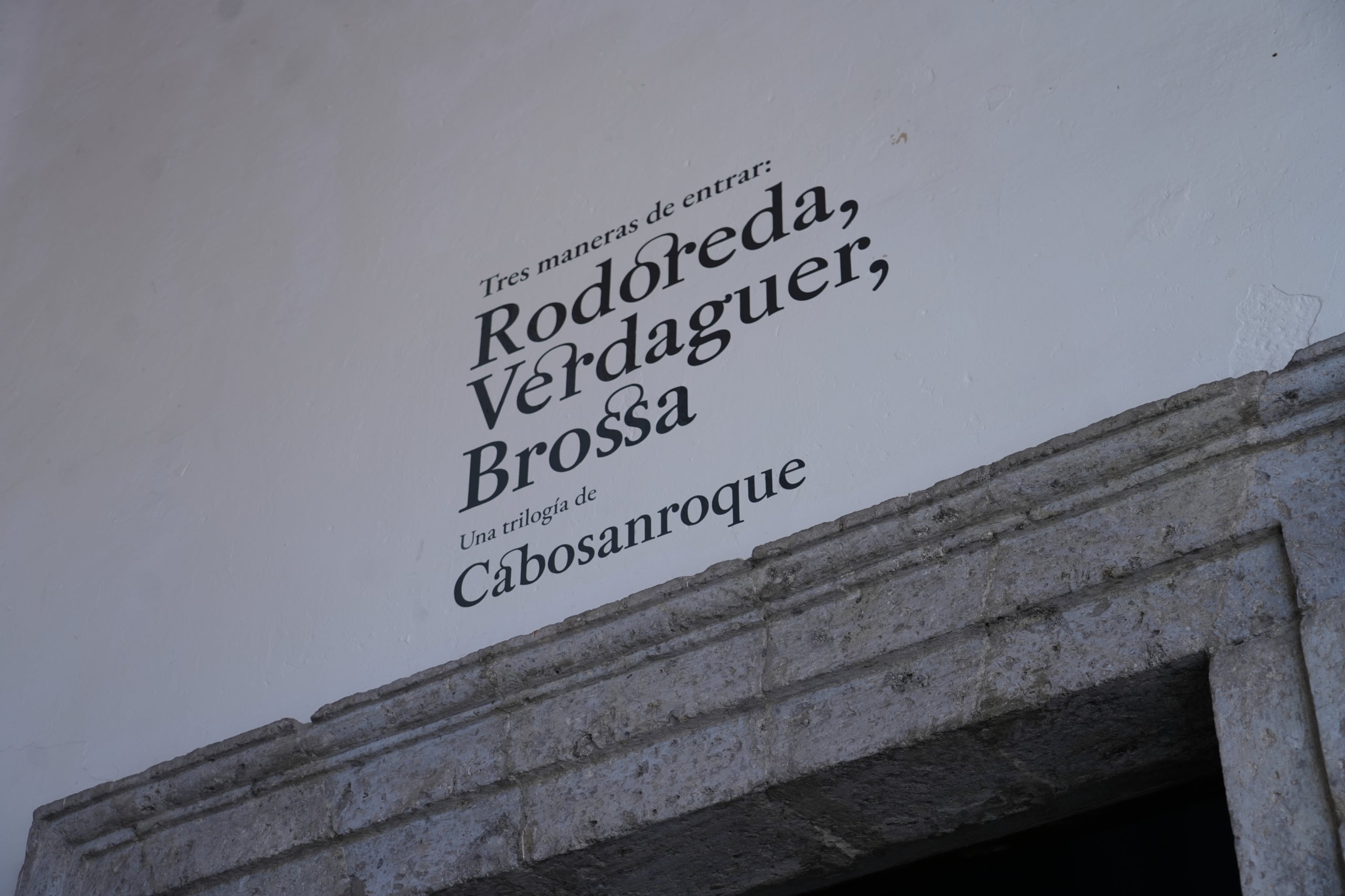 Entrada a la exposición dedicada a Rodoreda, Verdaguer y Brossa en el Museo Cabañas / ACN