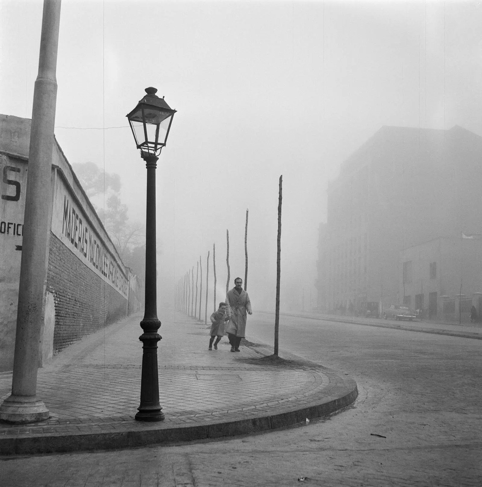 'Cantonada' (Madrid, 1956) | Fons Fotogràfic F. Català-Roca - Arxiu Històric del Col·legi d’Arquitectes de Catalunya, Museo Reina Sofía i Generalitat de Catalunya