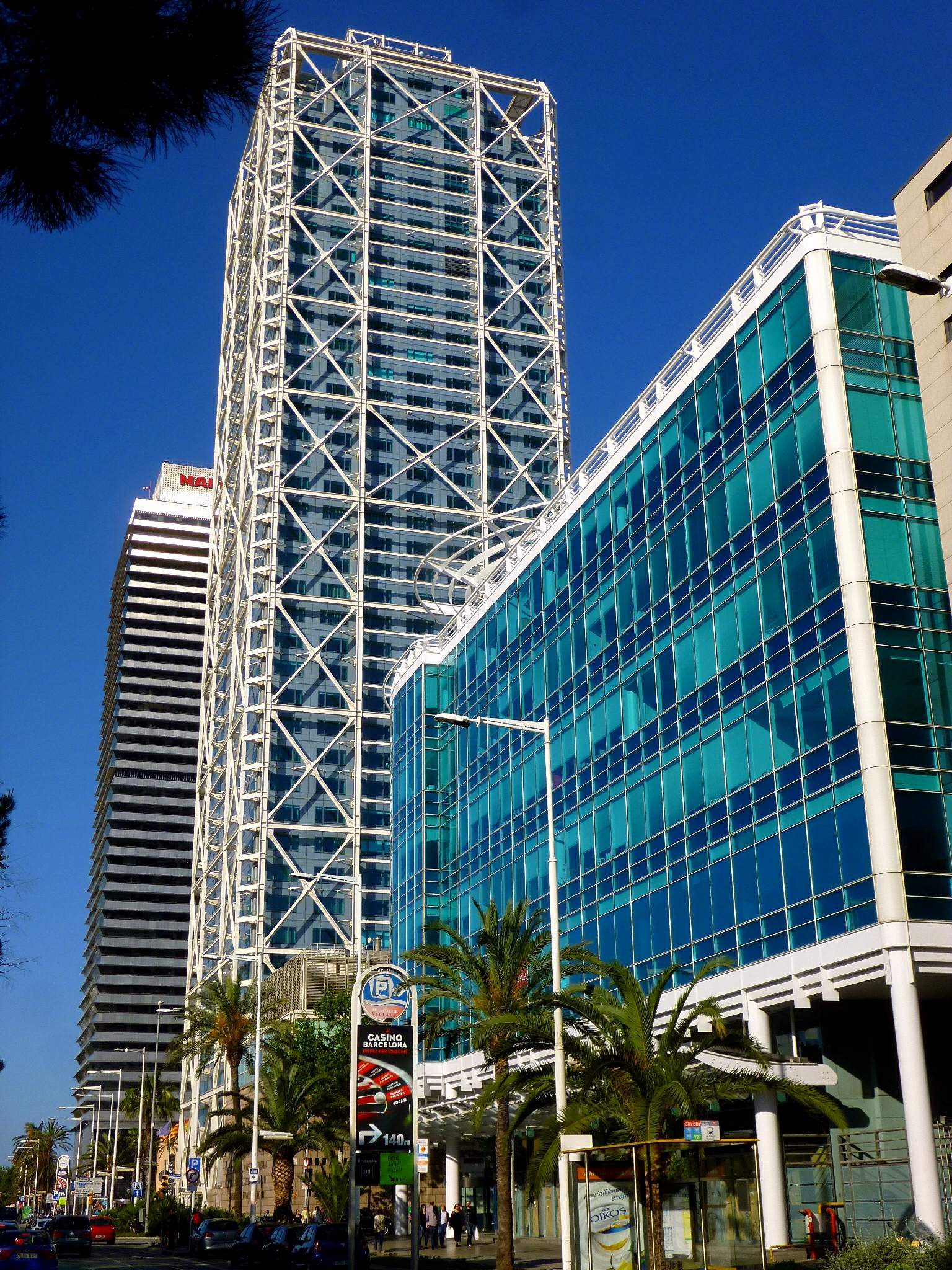 L'hotel Arts i la Torre Mapfre | Wikipedia, By Zarateman - Own work, CC0