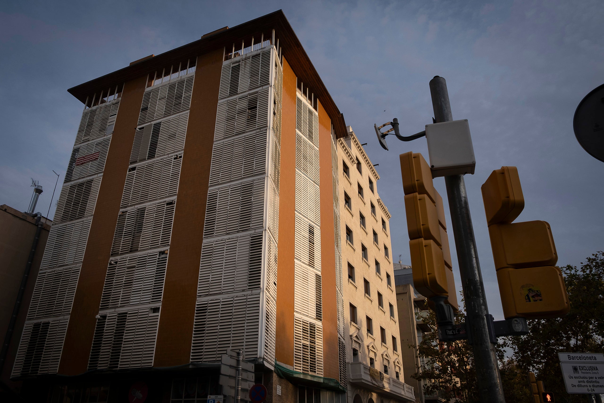La Casa de la Marina del passeig de Joan de Borbó, 40-42, a la Barceloneta / Jordi Play