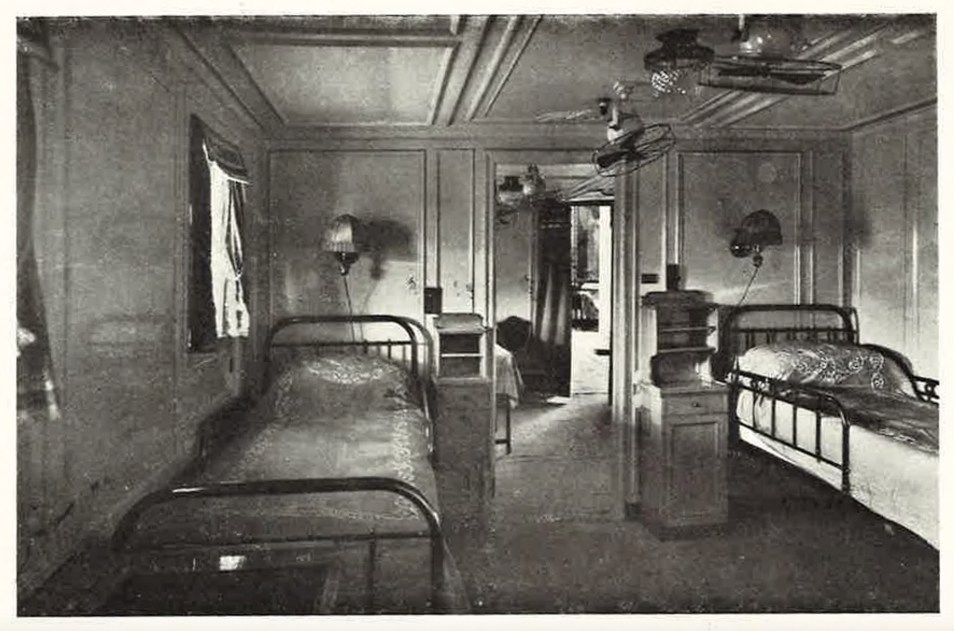 Una de les habitacions de luxe del vapor Infanta Isabel de Borbón, rebatejat com a 'Uruguay' després de la proclamació de la Segona República / Trasatlántica