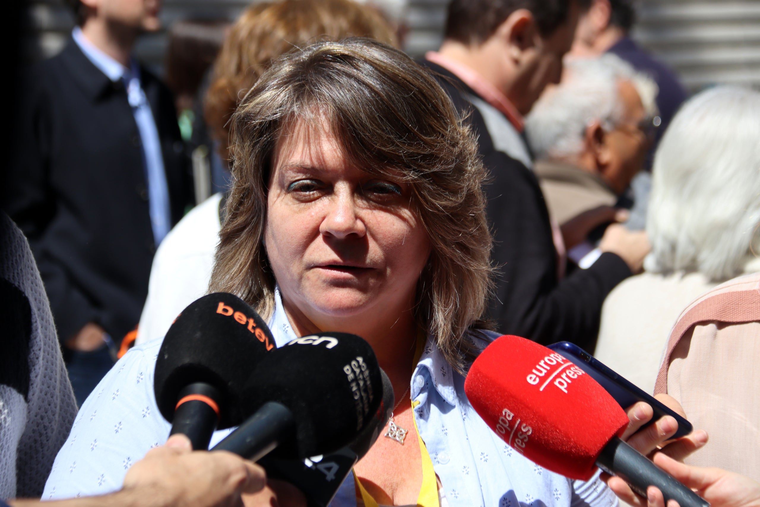 La presidenta de la gestora de ERC en Barcelona, Creu Camacho, en una atención a los medios / ACN