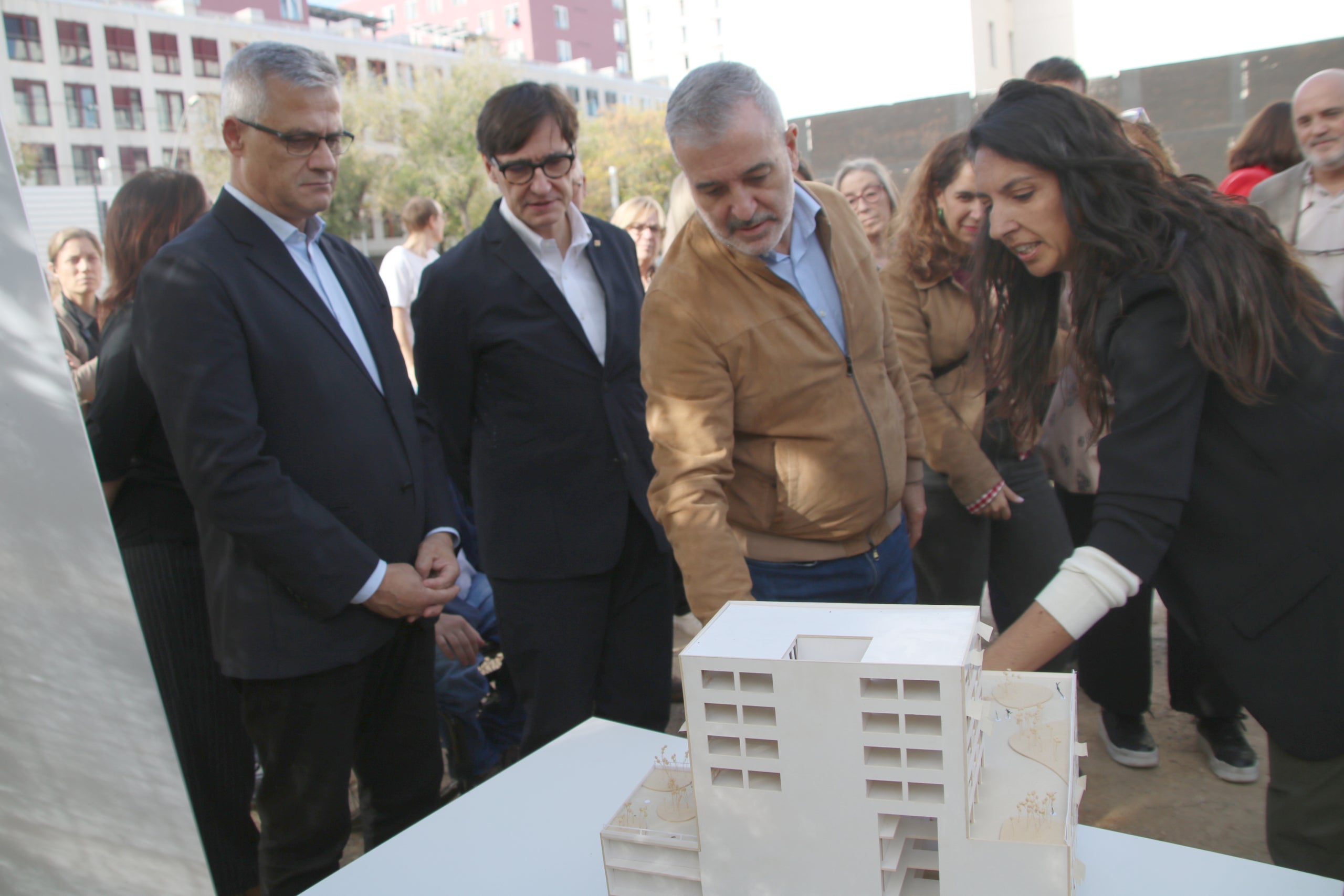 El president de la Generalitat, Salvador Illa, i l'alcalde de Barcelona, Jaume Collboni, a Ca l'Ordit / ACN
