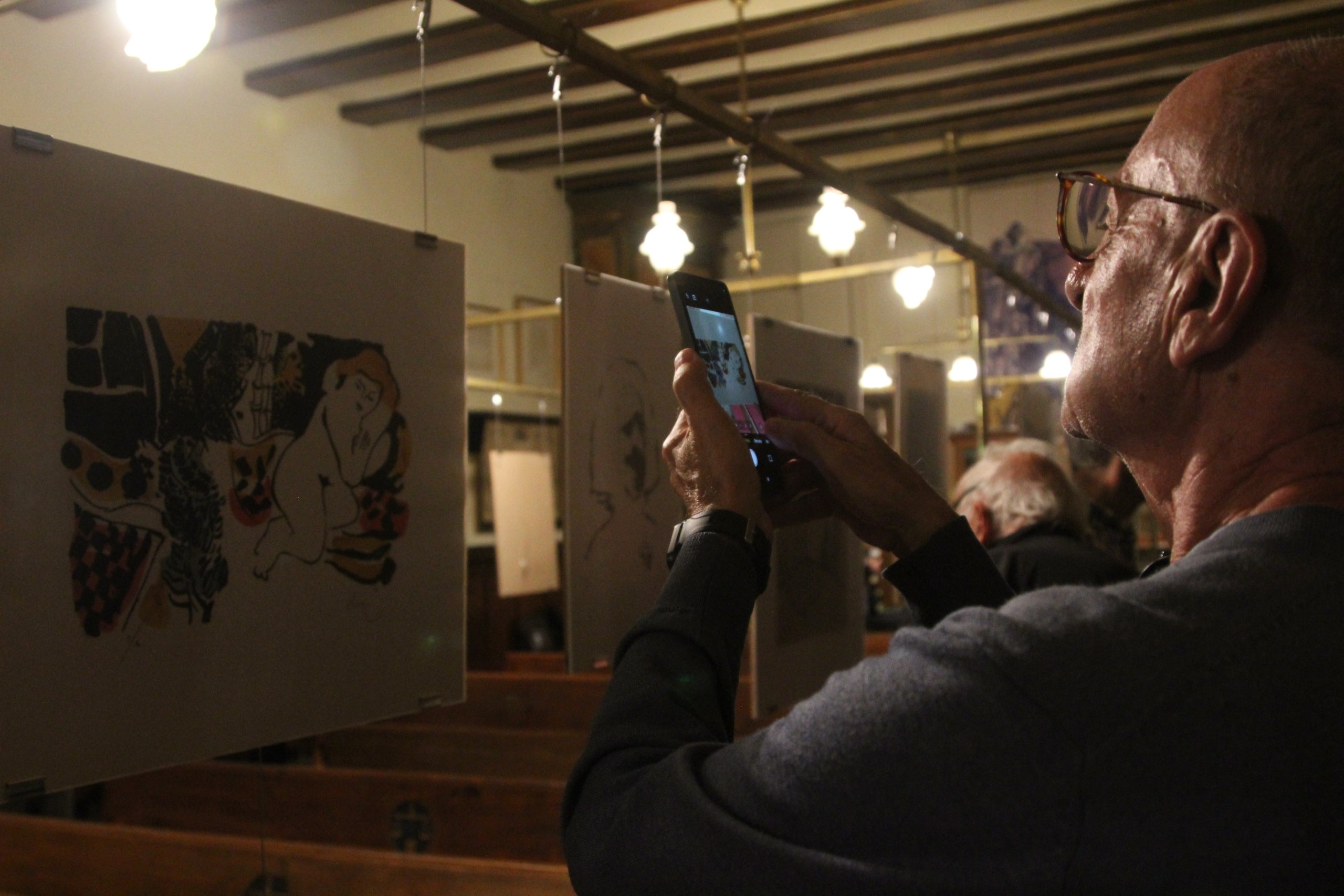 Inauguració de l'exposició monogràfica de l'artista Lluís Pessarodona, Pessa, a la seu del Gremi de Revenedors / A.R.