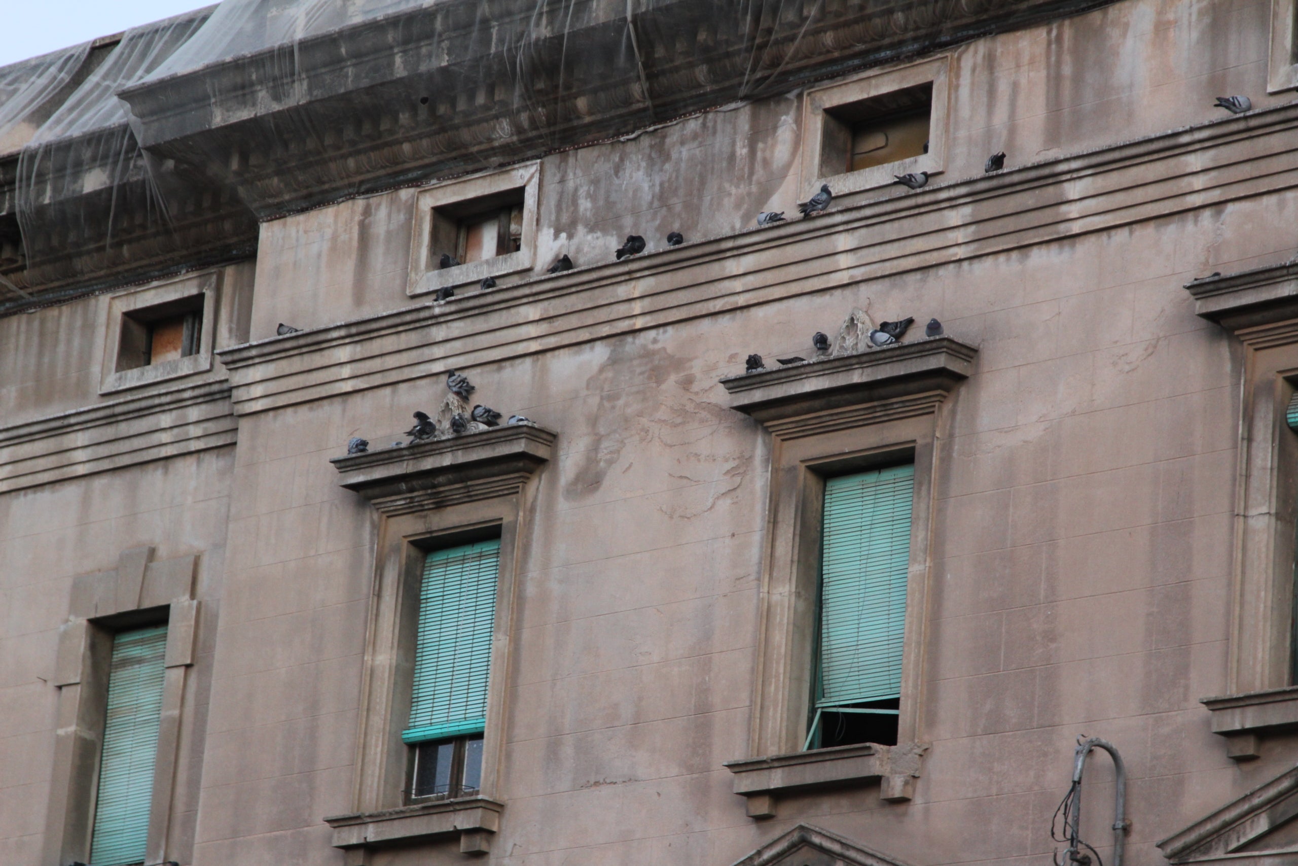 Edifici de l'antiga estació de mercaderies de la Sagrera, que a principis del 2026 hauria de ser enderrocada / A.R.