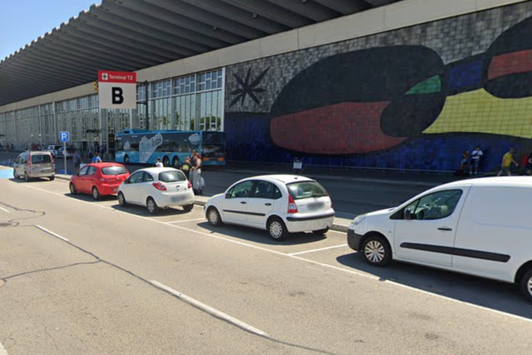 Exterior de la T2 de l'aeroport del Prat / Google Maps