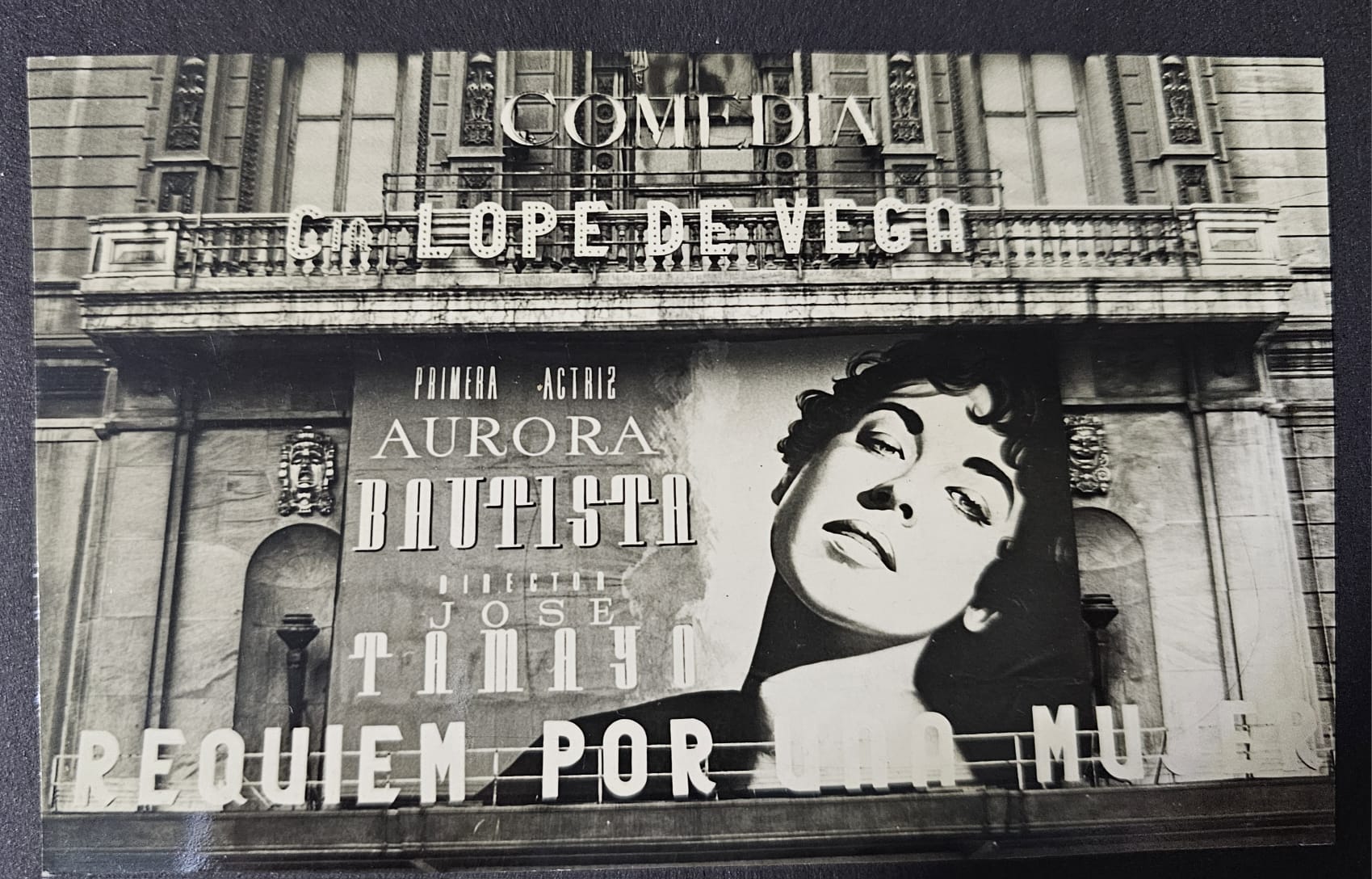 Un dels cartells de pel·lícules i obres de teatre que va pintar l'artista barceloní Lluís Pesarodona, Pessa / Cedida